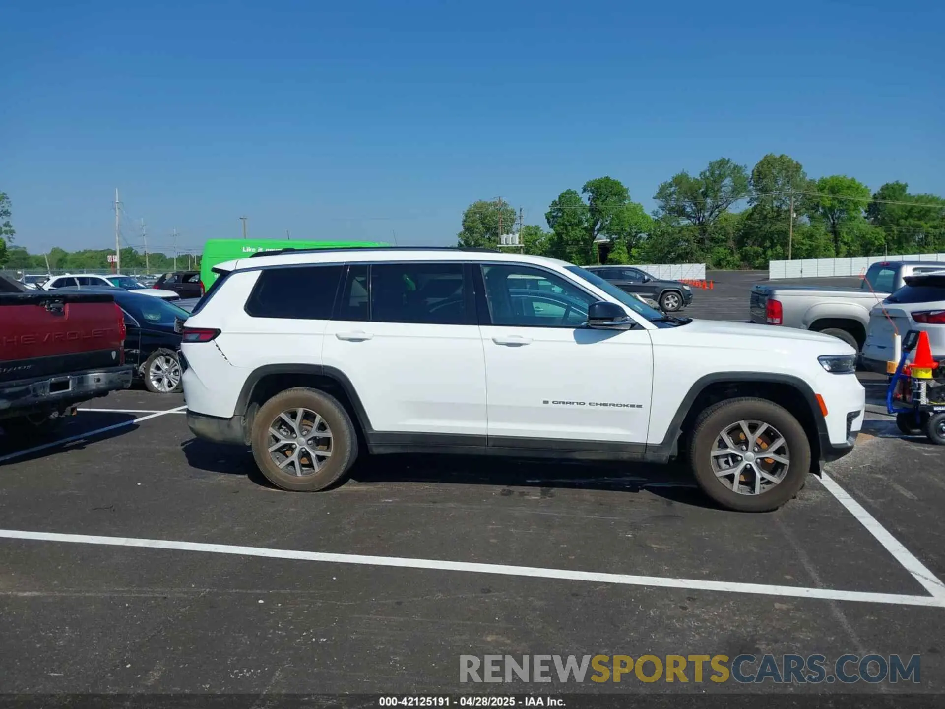 13 Photograph of a damaged car 1C4RJKBG2P8793419 JEEP GRAND CHEROKEE L 2023