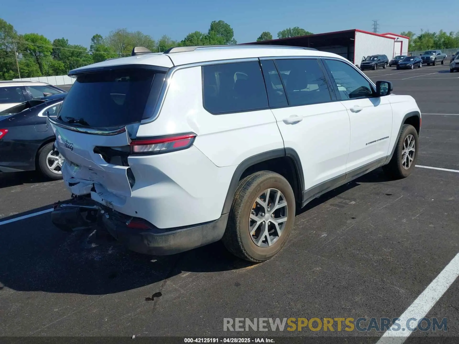 4 Photograph of a damaged car 1C4RJKBG2P8793419 JEEP GRAND CHEROKEE L 2023