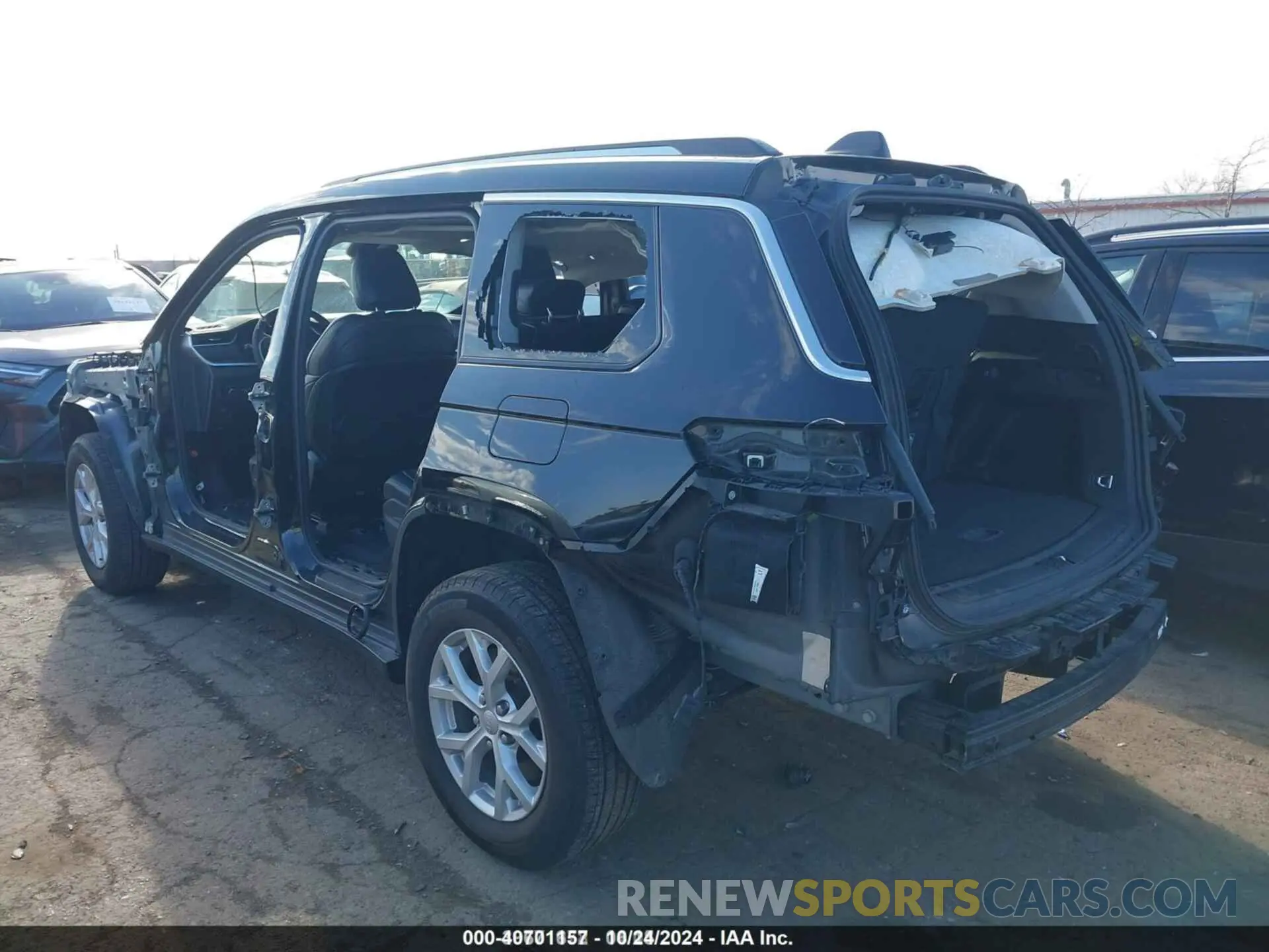 3 Photograph of a damaged car 1C4RJKBG2P8806489 JEEP GRAND CHEROKEE L 2023