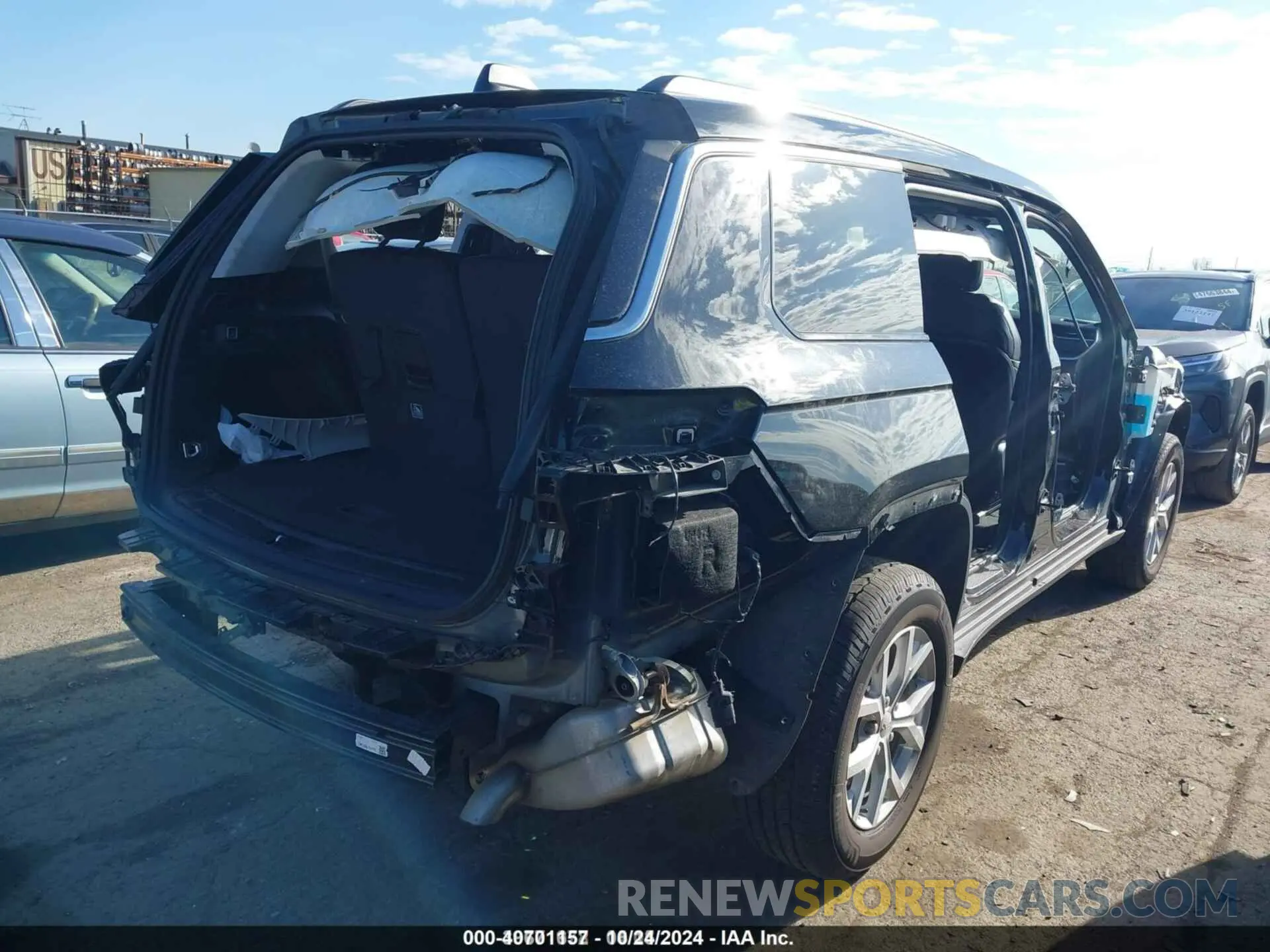 4 Photograph of a damaged car 1C4RJKBG2P8806489 JEEP GRAND CHEROKEE L 2023