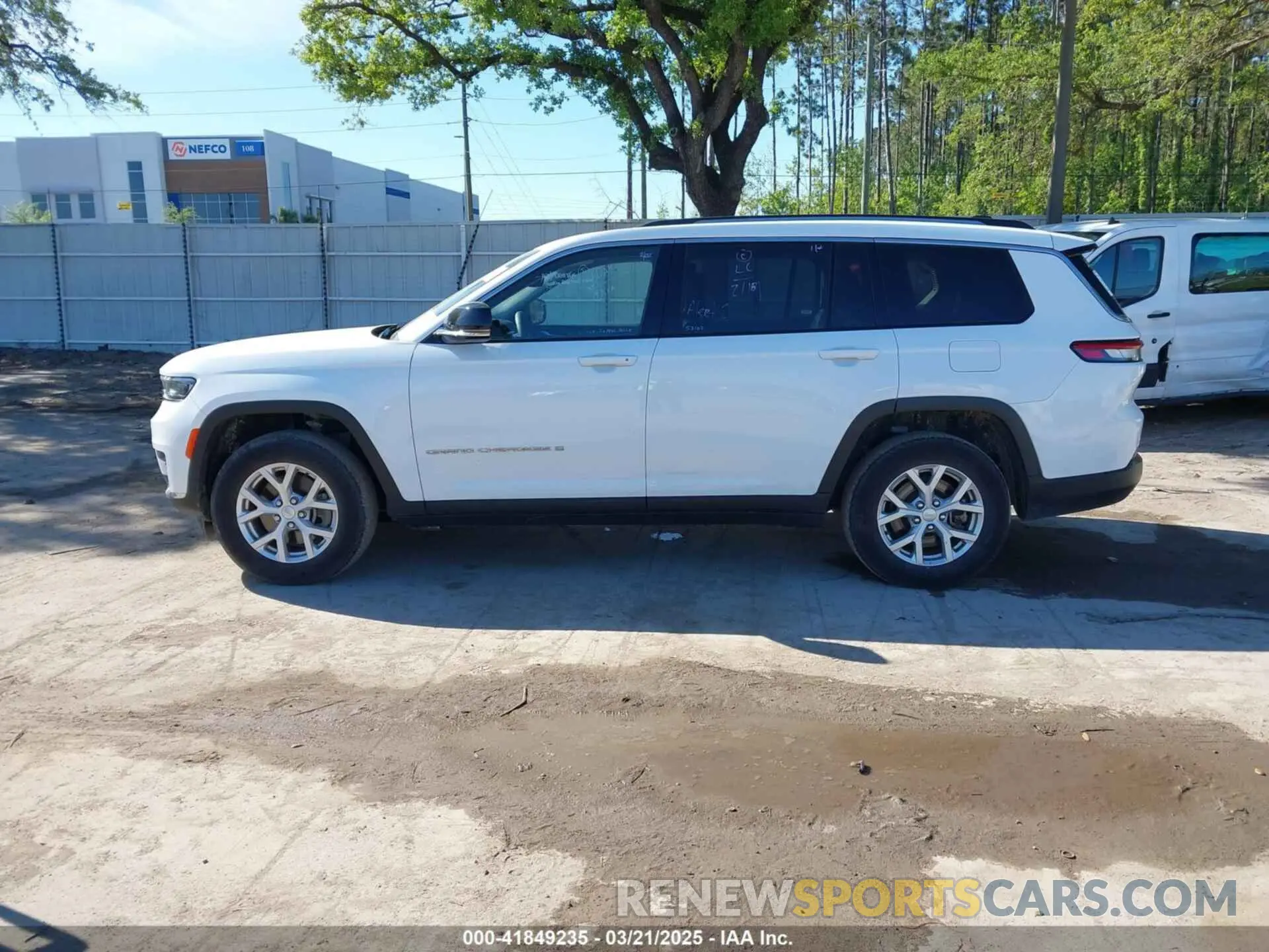14 Photograph of a damaged car 1C4RJKBG3P8752961 JEEP GRAND CHEROKEE L 2023