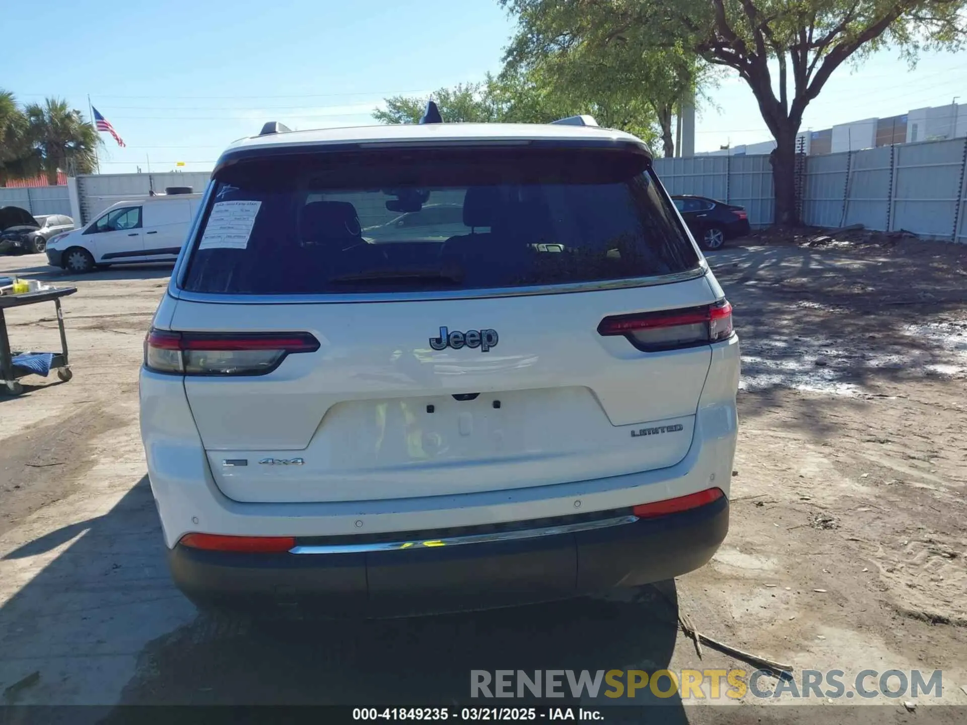 16 Photograph of a damaged car 1C4RJKBG3P8752961 JEEP GRAND CHEROKEE L 2023
