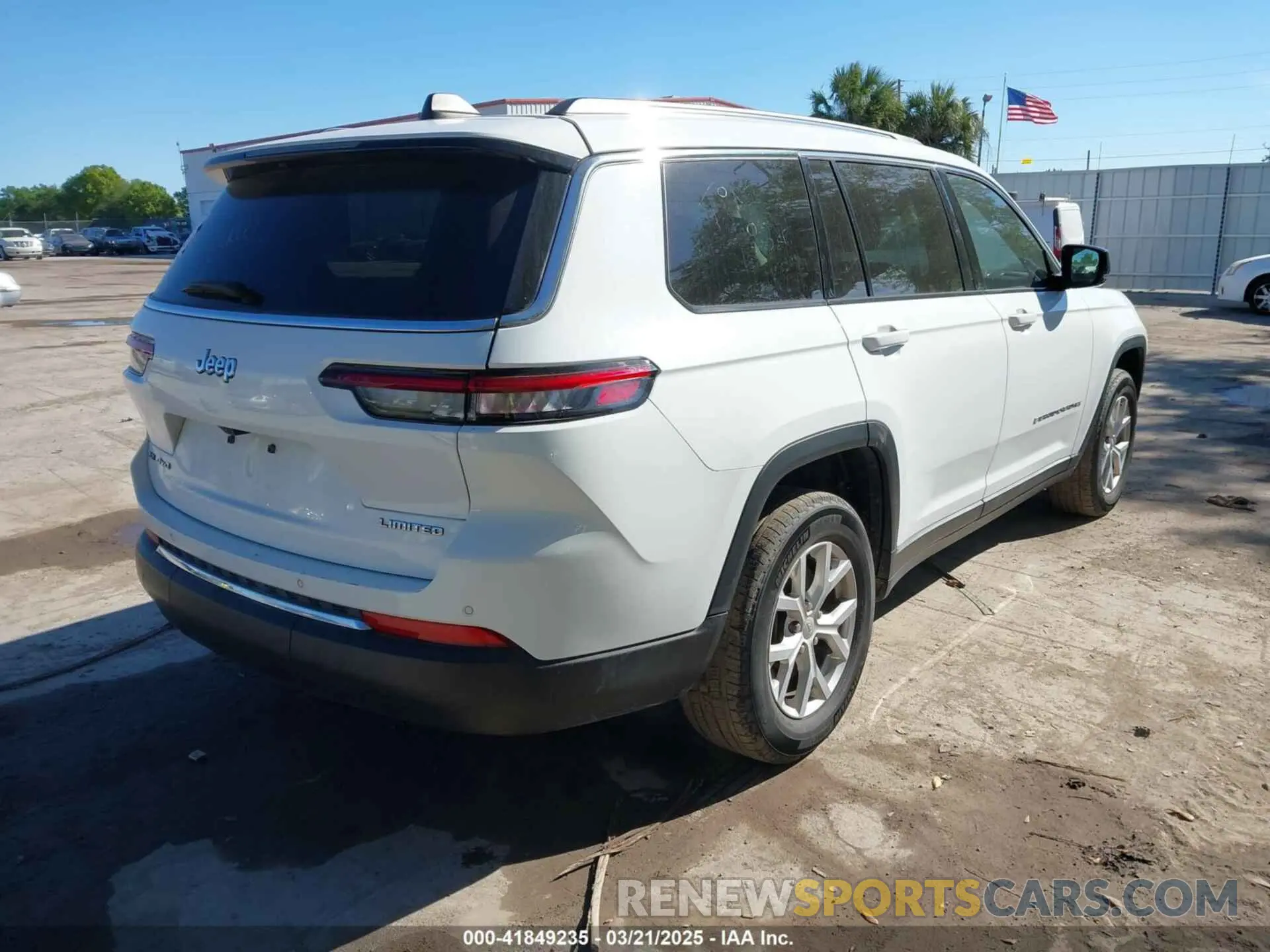 4 Photograph of a damaged car 1C4RJKBG3P8752961 JEEP GRAND CHEROKEE L 2023