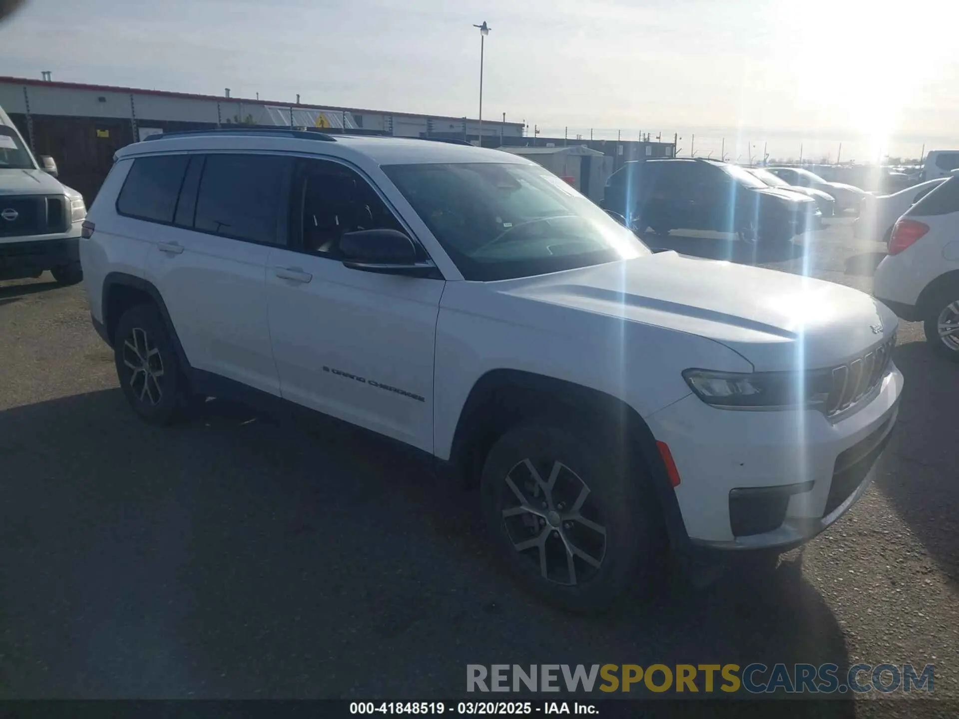 1 Photograph of a damaged car 1C4RJKBG4P8806462 JEEP GRAND CHEROKEE L 2023