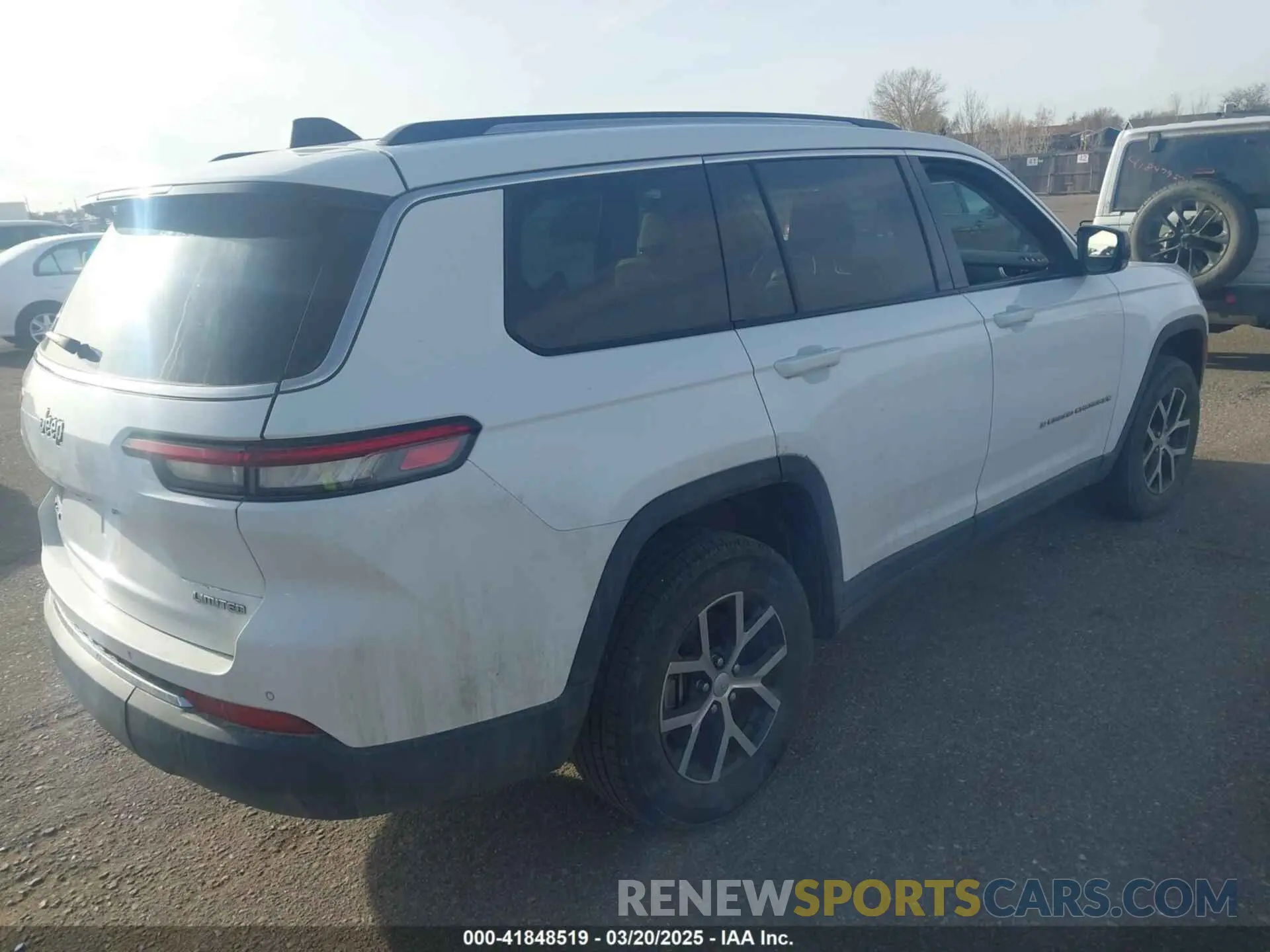 4 Photograph of a damaged car 1C4RJKBG4P8806462 JEEP GRAND CHEROKEE L 2023