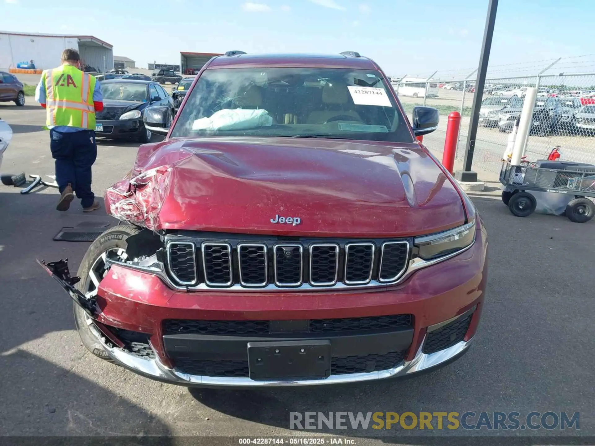 12 Photograph of a damaged car 1C4RJKBG5P8798405 JEEP GRAND CHEROKEE L 2023