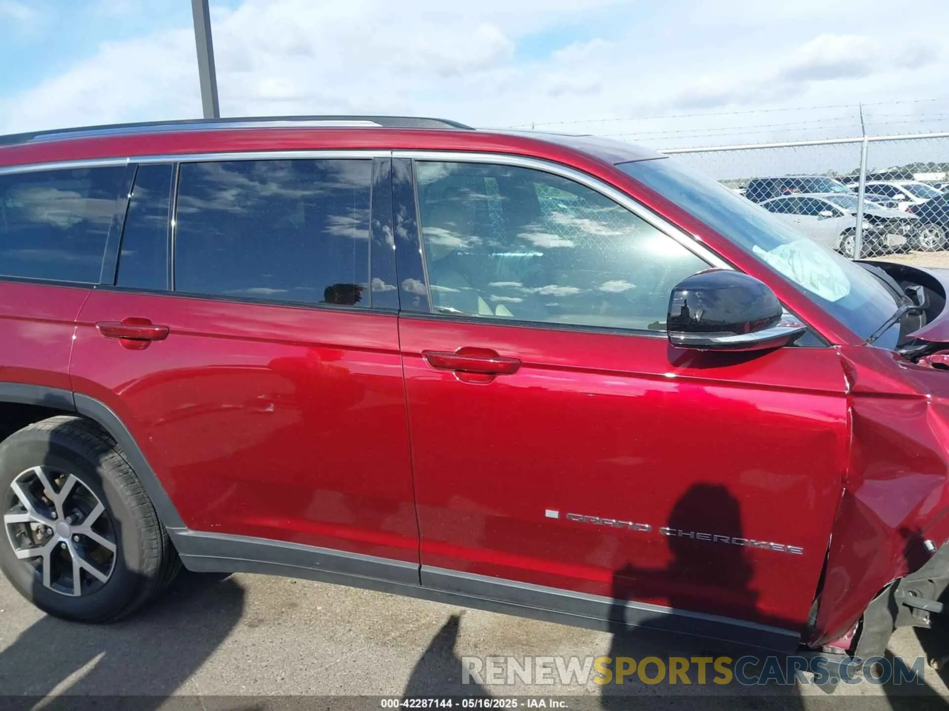 13 Photograph of a damaged car 1C4RJKBG5P8798405 JEEP GRAND CHEROKEE L 2023