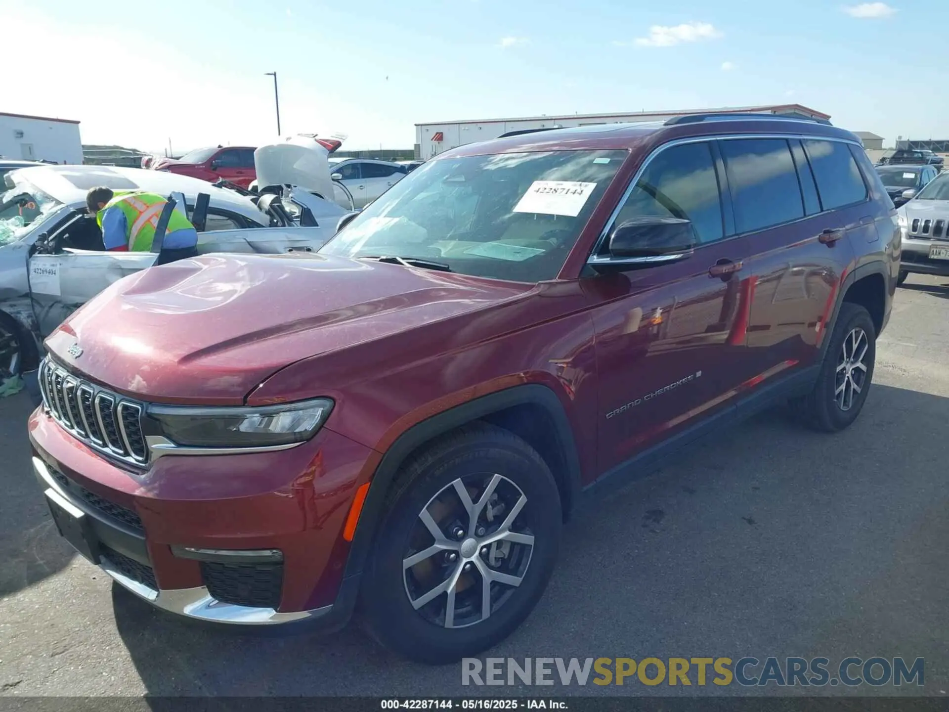 2 Photograph of a damaged car 1C4RJKBG5P8798405 JEEP GRAND CHEROKEE L 2023