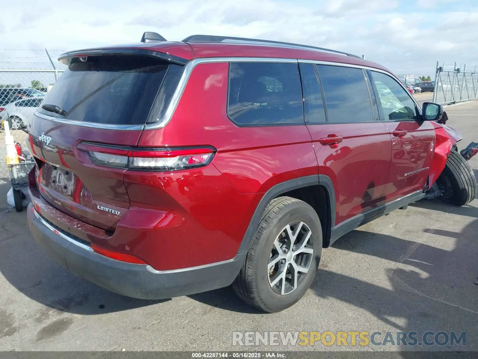 4 Photograph of a damaged car 1C4RJKBG5P8798405 JEEP GRAND CHEROKEE L 2023
