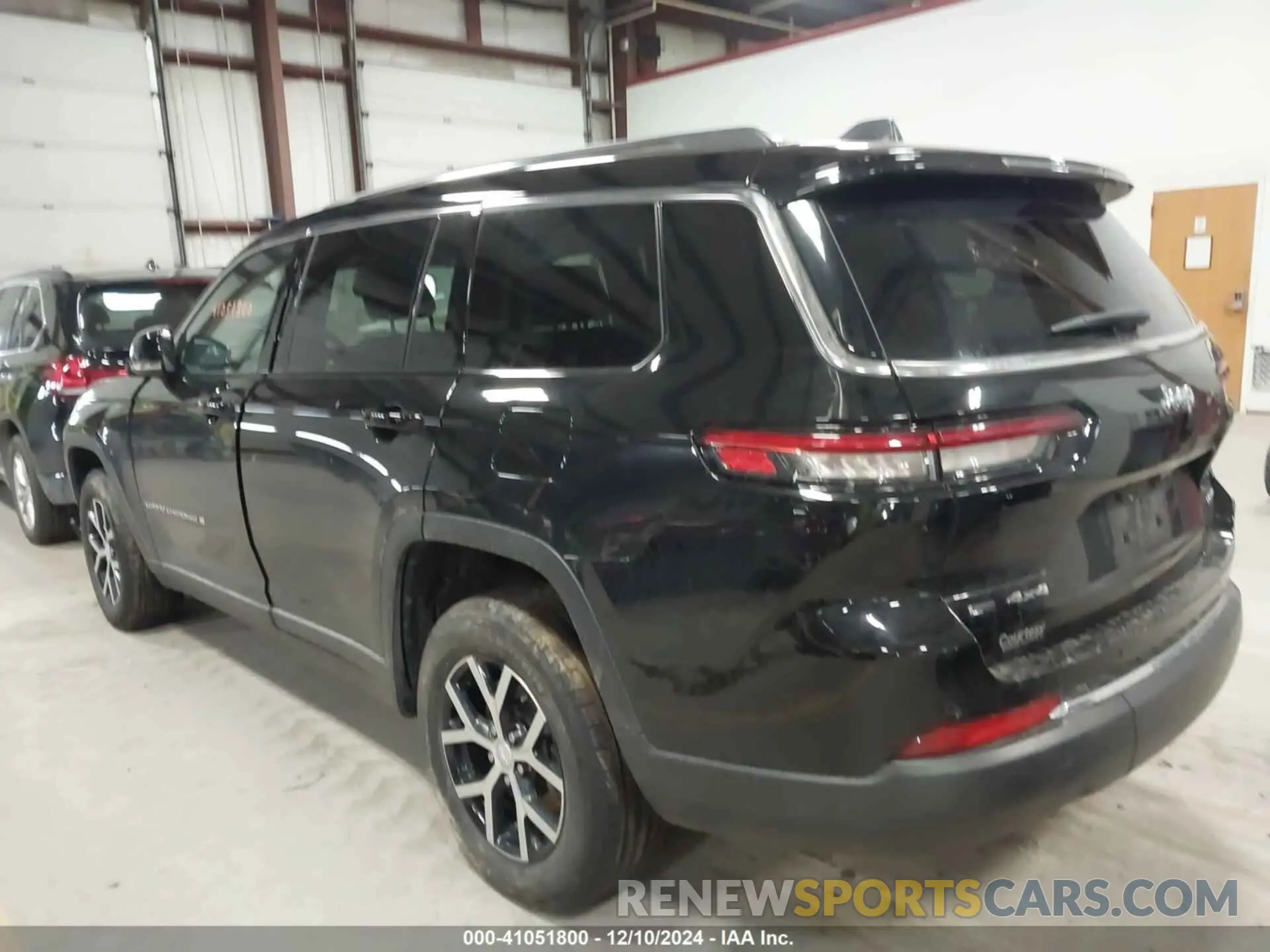 3 Photograph of a damaged car 1C4RJKBG5P8799134 JEEP GRAND CHEROKEE L 2023