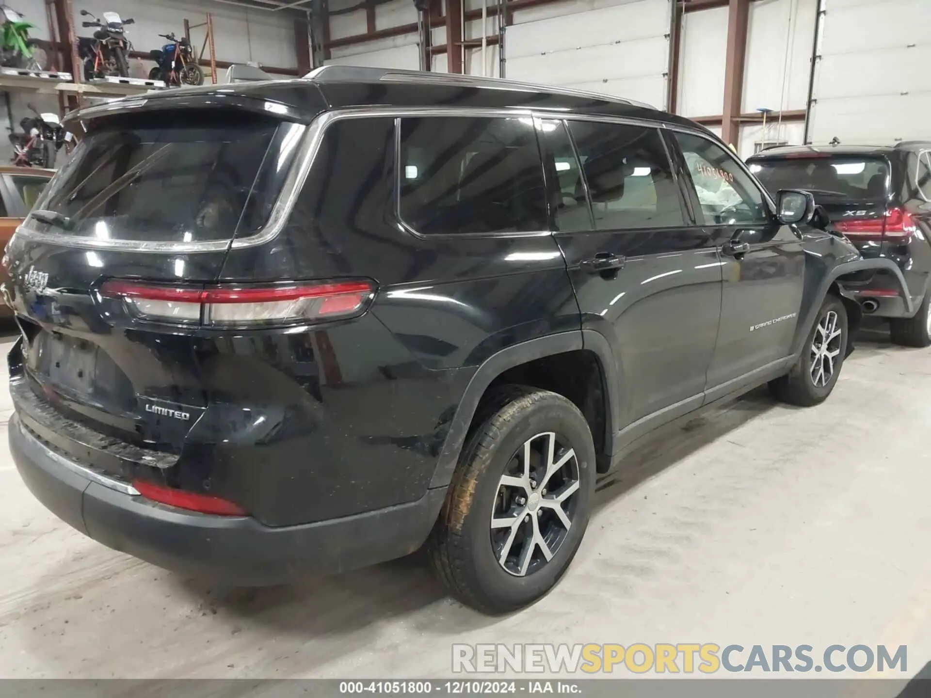 4 Photograph of a damaged car 1C4RJKBG5P8799134 JEEP GRAND CHEROKEE L 2023