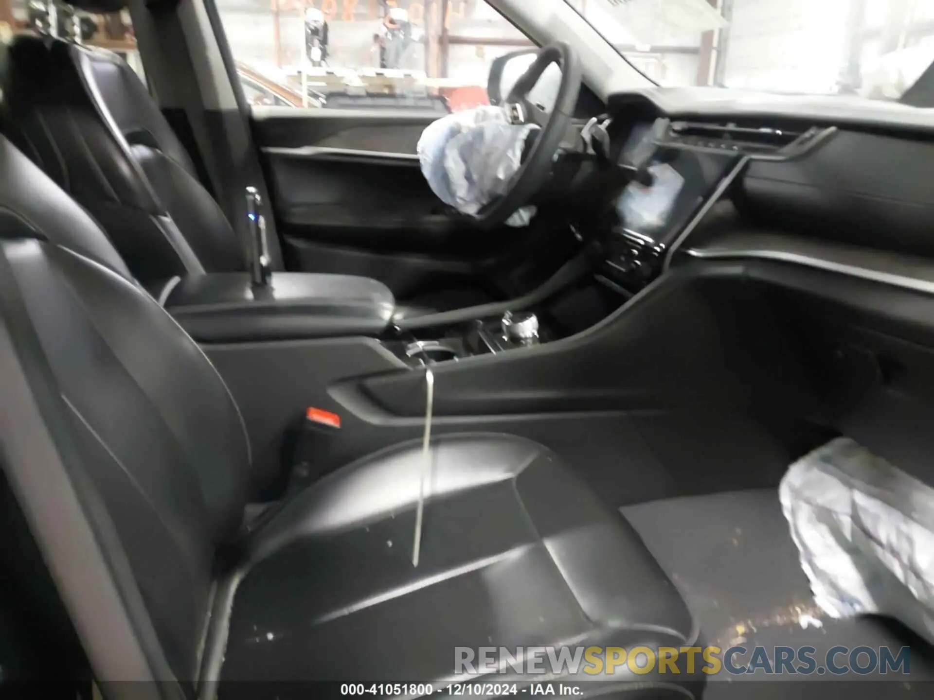 5 Photograph of a damaged car 1C4RJKBG5P8799134 JEEP GRAND CHEROKEE L 2023