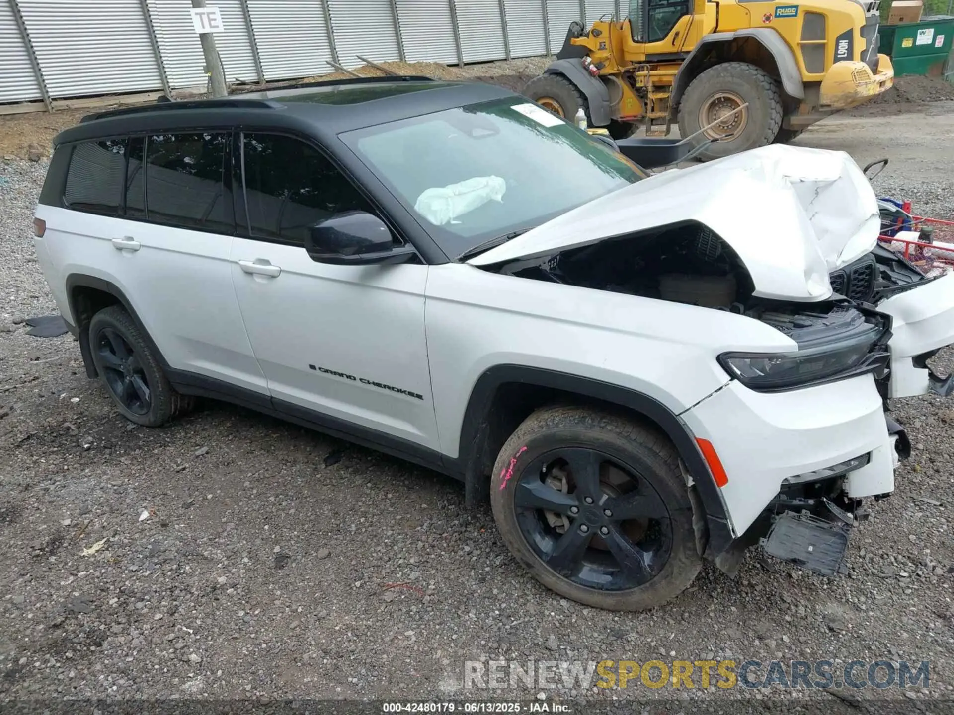 1 Photograph of a damaged car 1C4RJKBG6P8719663 JEEP GRAND CHEROKEE L 2023