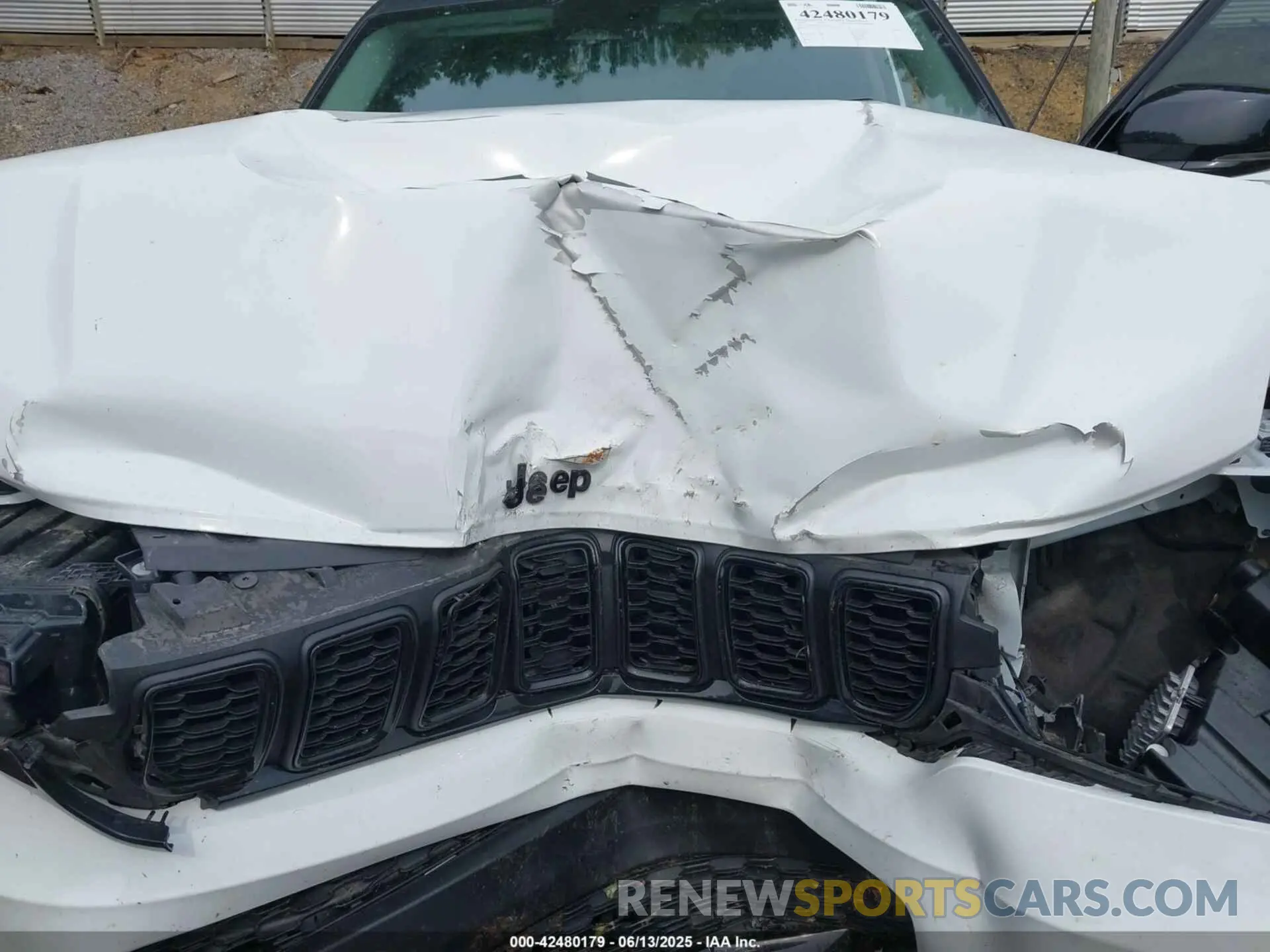 10 Photograph of a damaged car 1C4RJKBG6P8719663 JEEP GRAND CHEROKEE L 2023