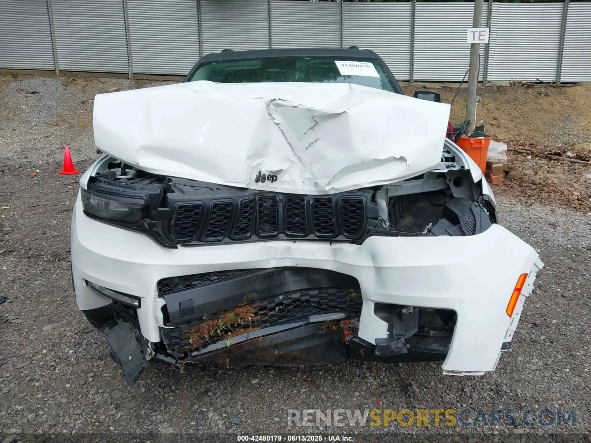 12 Photograph of a damaged car 1C4RJKBG6P8719663 JEEP GRAND CHEROKEE L 2023