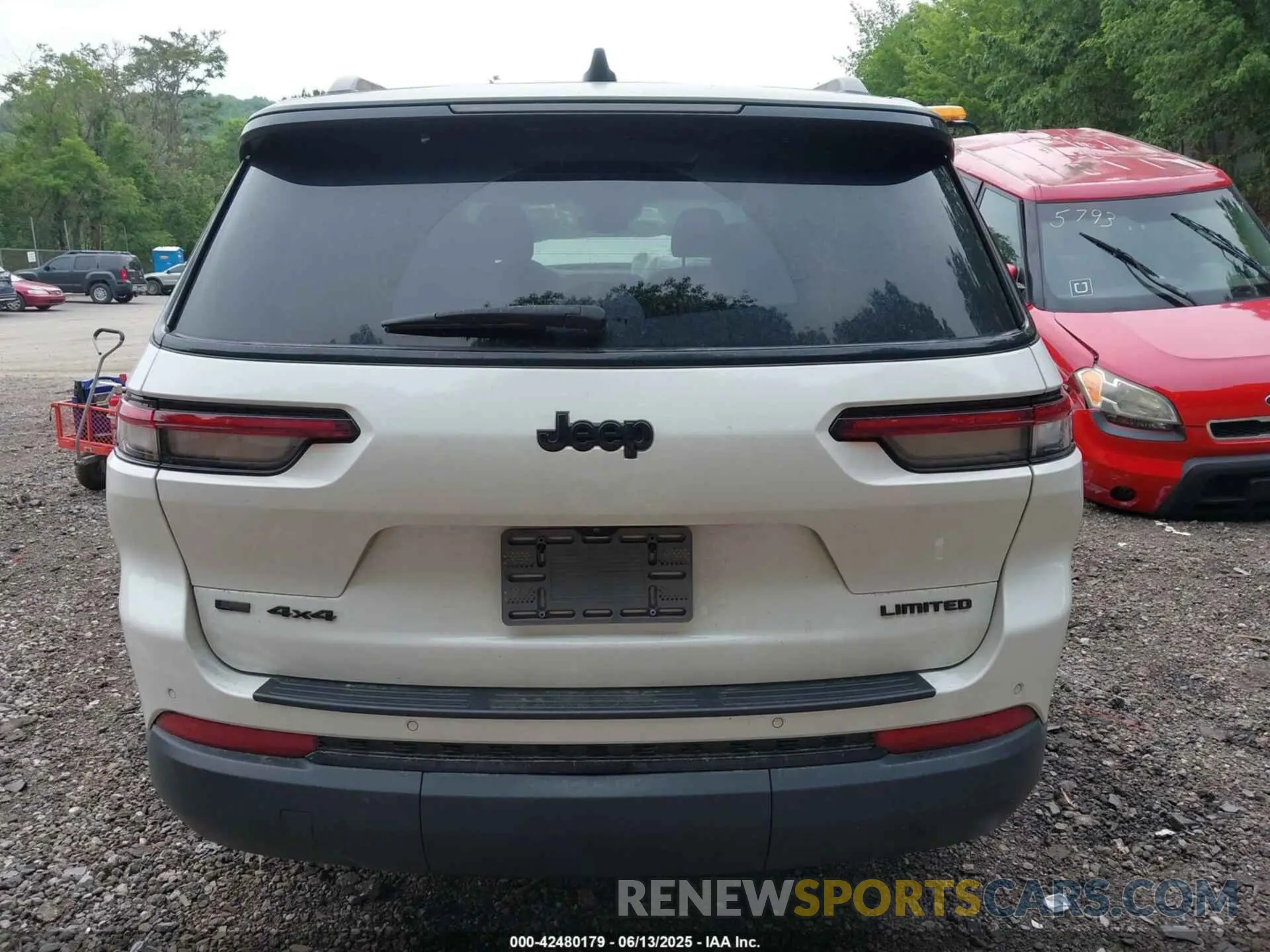 16 Photograph of a damaged car 1C4RJKBG6P8719663 JEEP GRAND CHEROKEE L 2023