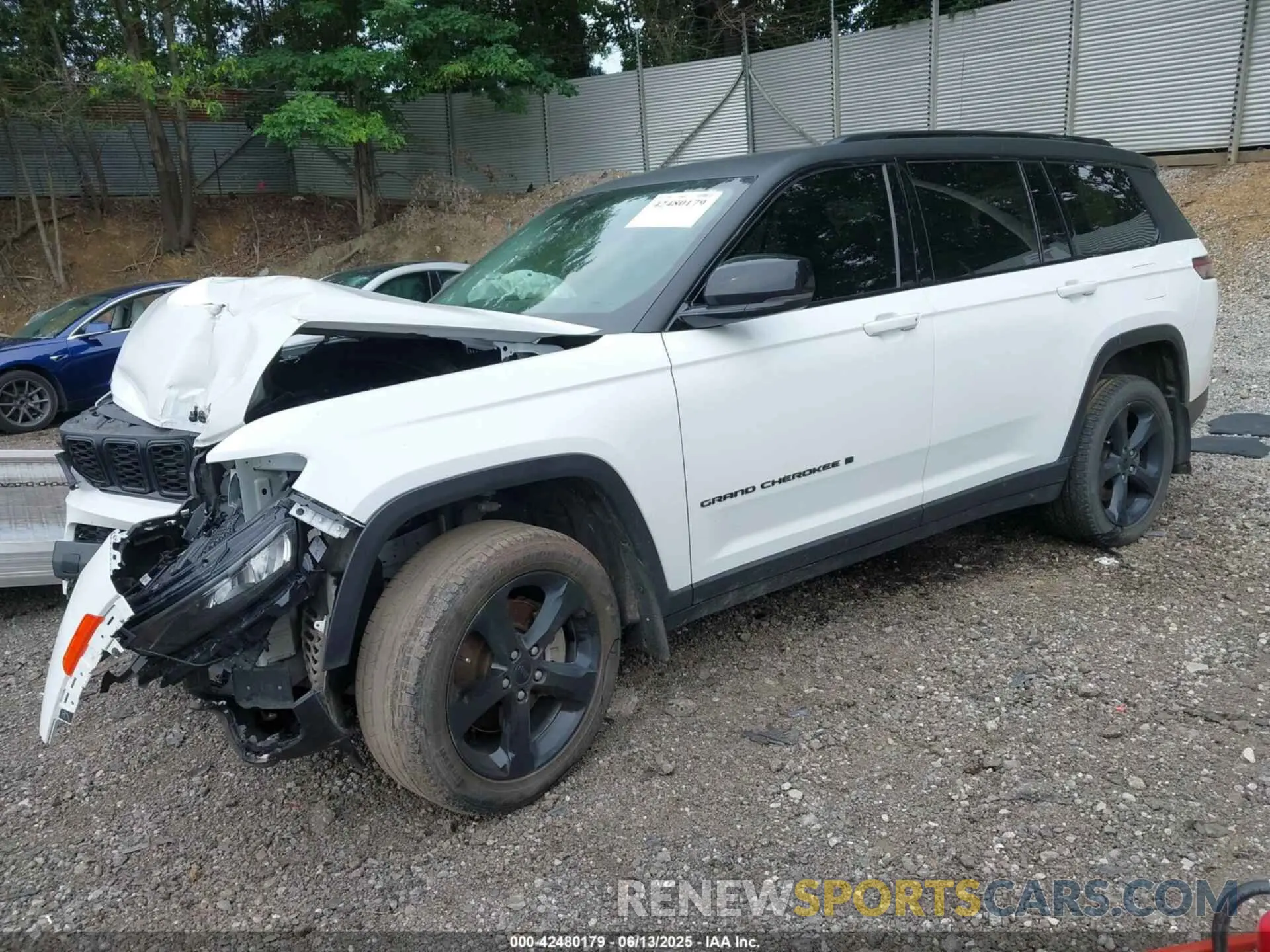 2 Photograph of a damaged car 1C4RJKBG6P8719663 JEEP GRAND CHEROKEE L 2023