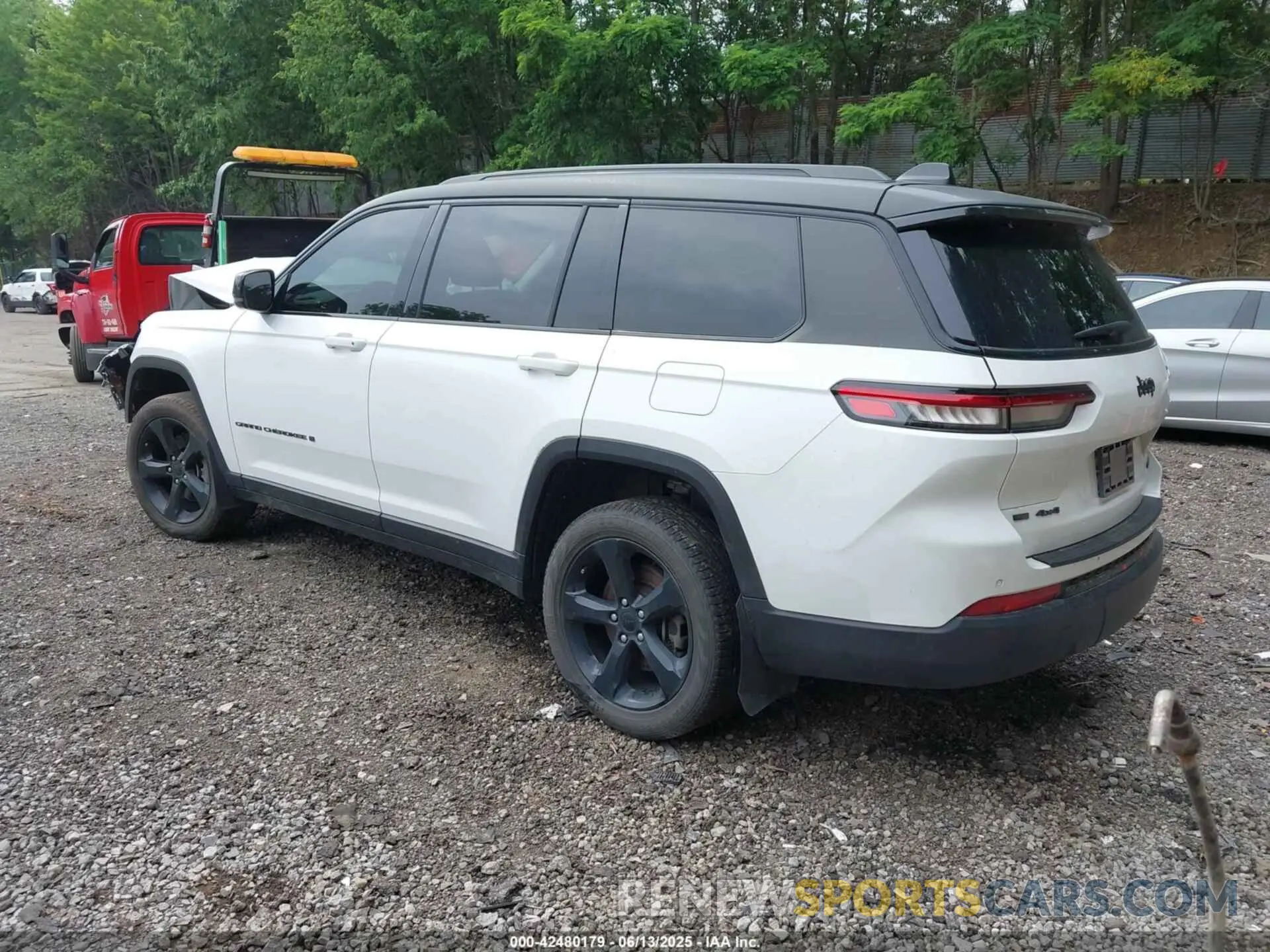 3 Photograph of a damaged car 1C4RJKBG6P8719663 JEEP GRAND CHEROKEE L 2023