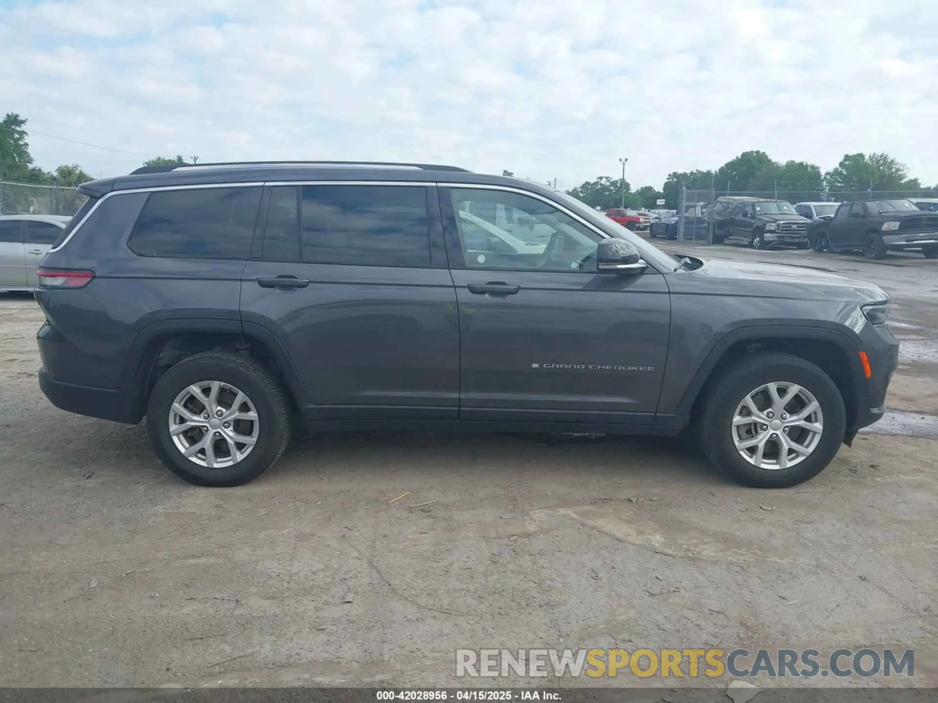 13 Photograph of a damaged car 1C4RJKBG8P8844678 JEEP GRAND CHEROKEE L 2023
