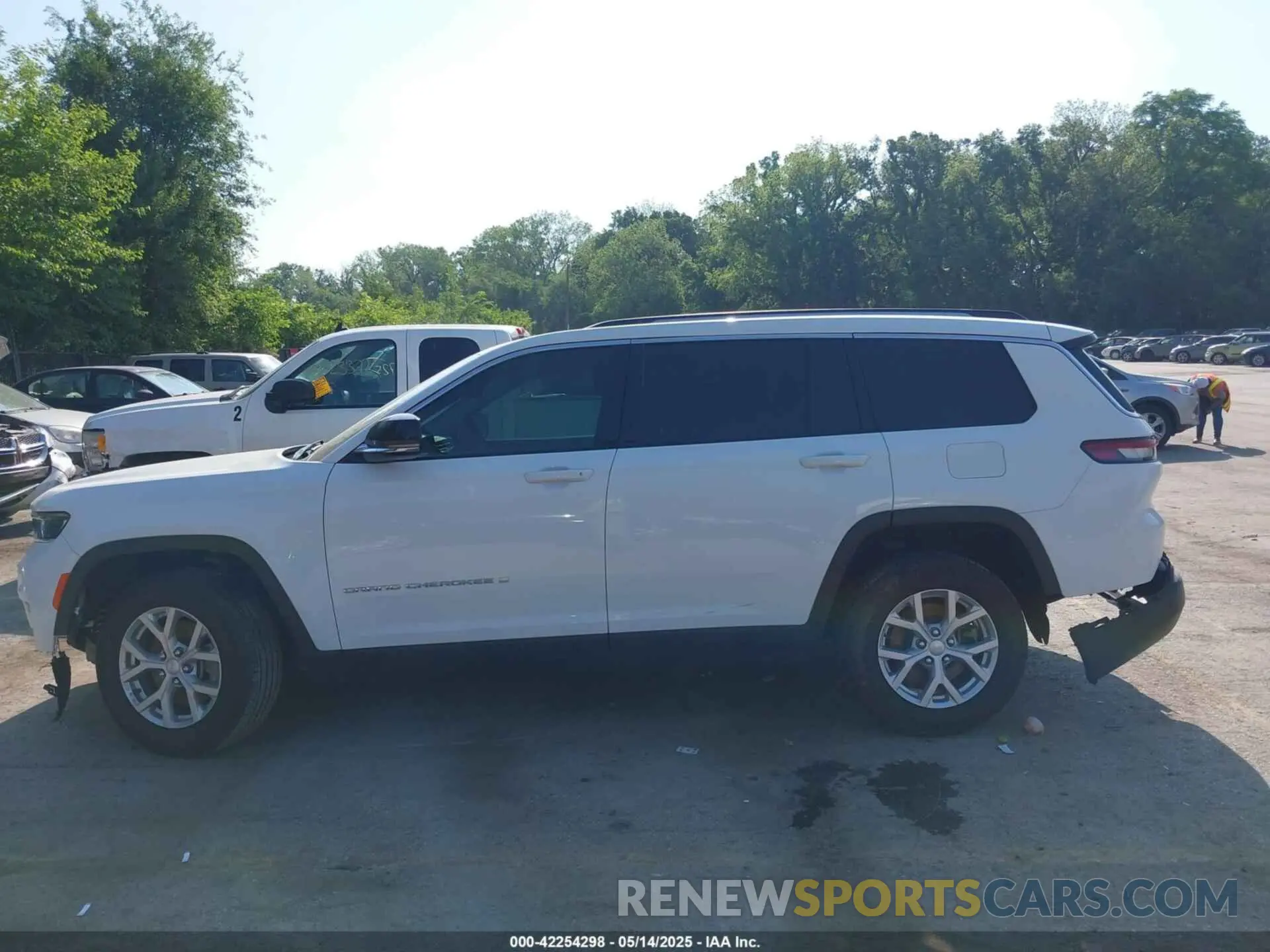 15 Photograph of a damaged car 1C4RJKBG8P8858824 JEEP GRAND CHEROKEE L 2023