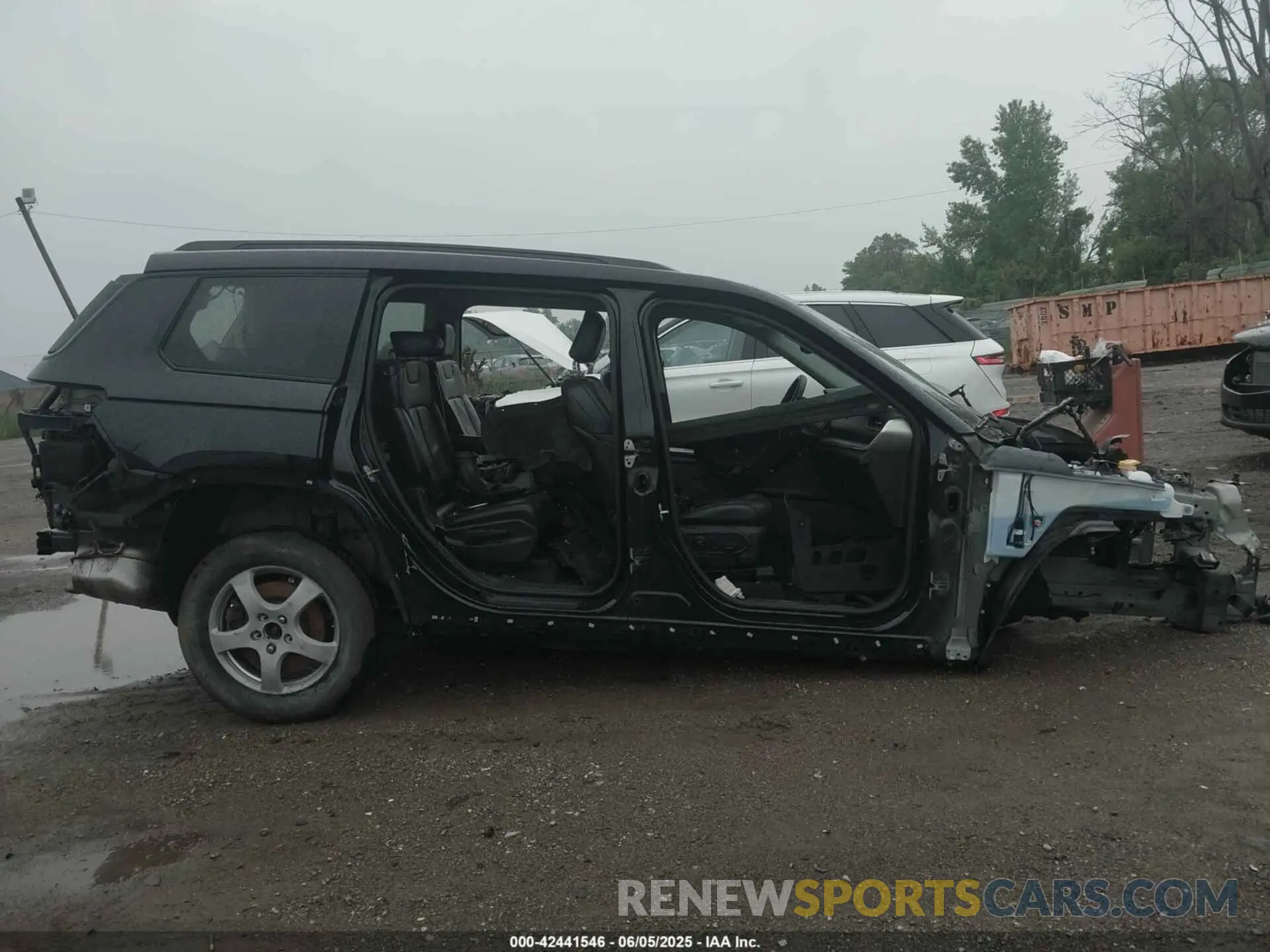 12 Photograph of a damaged car 1C4RJKBG9P8719611 JEEP GRAND CHEROKEE L 2023