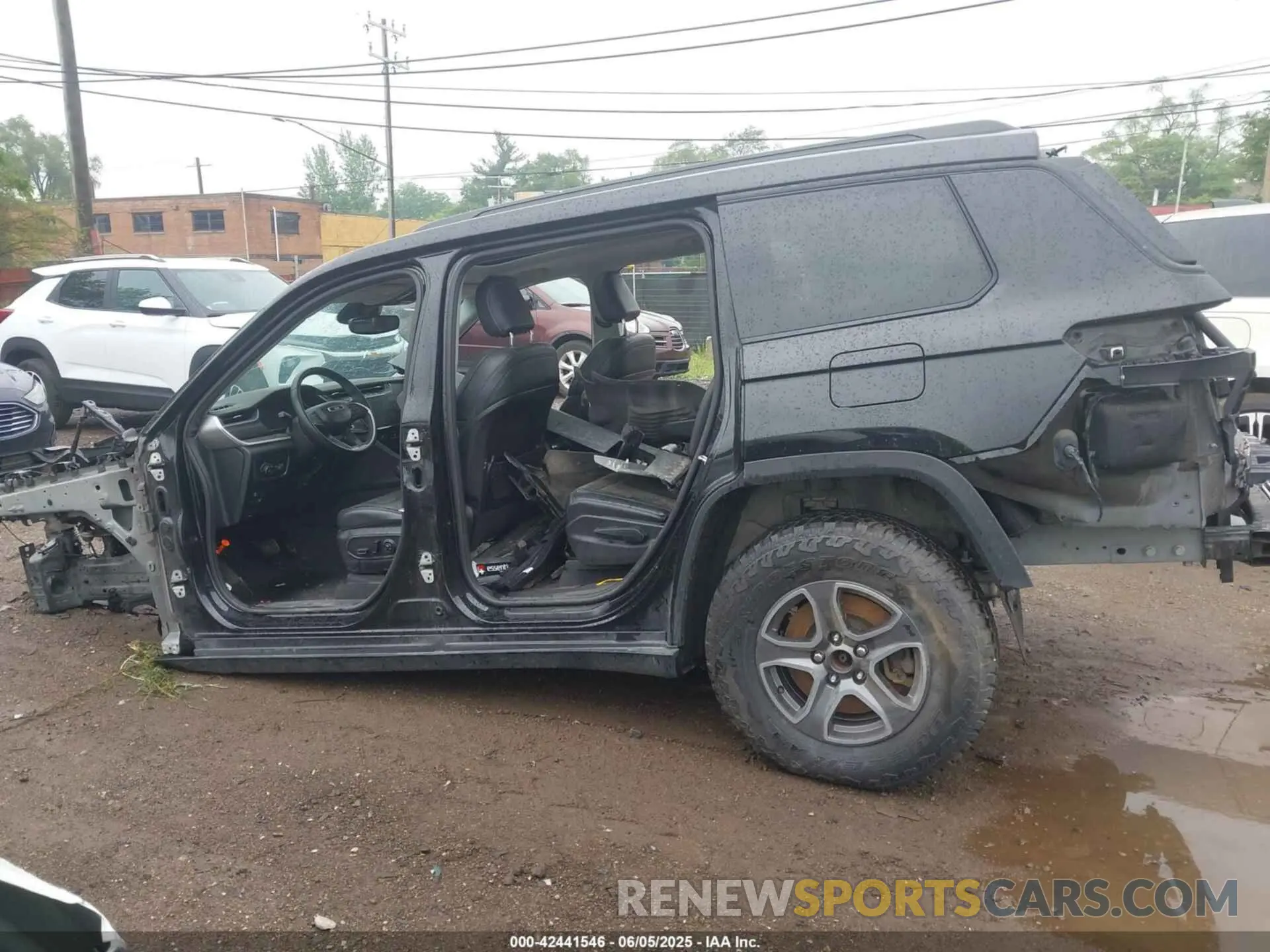 13 Photograph of a damaged car 1C4RJKBG9P8719611 JEEP GRAND CHEROKEE L 2023