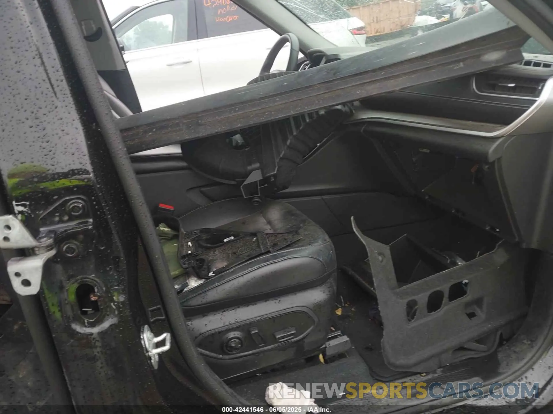 5 Photograph of a damaged car 1C4RJKBG9P8719611 JEEP GRAND CHEROKEE L 2023