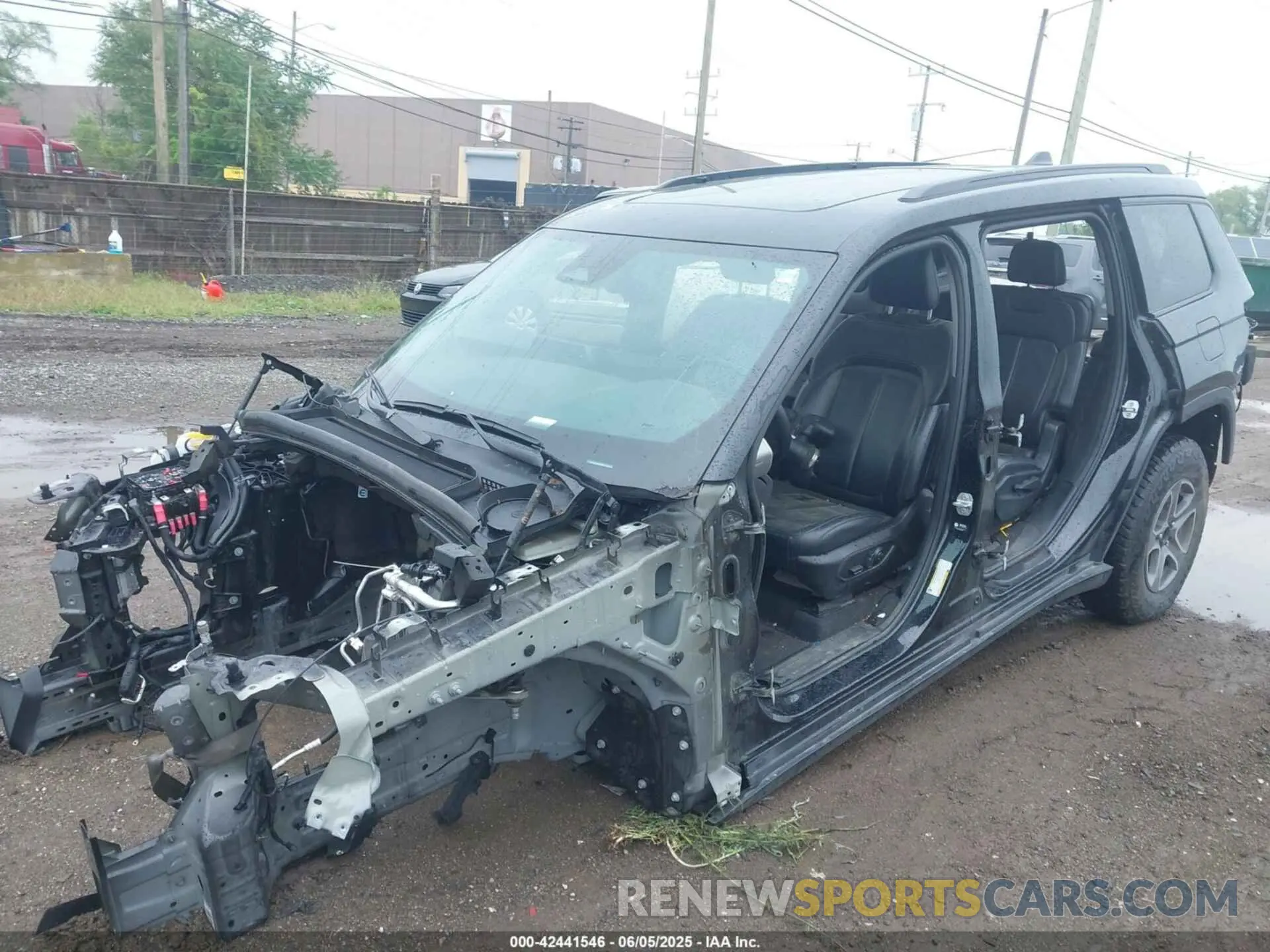 6 Photograph of a damaged car 1C4RJKBG9P8719611 JEEP GRAND CHEROKEE L 2023