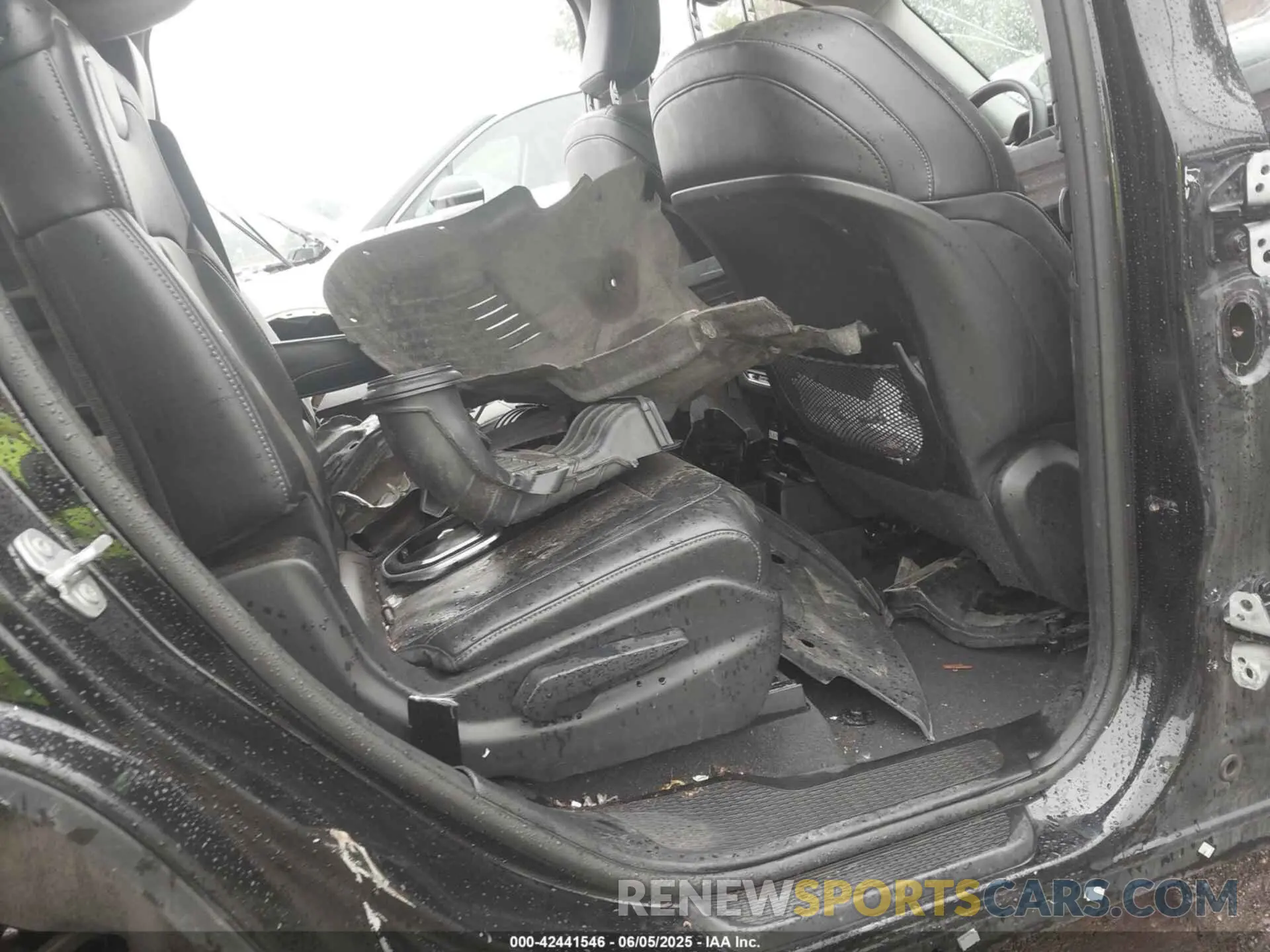 8 Photograph of a damaged car 1C4RJKBG9P8719611 JEEP GRAND CHEROKEE L 2023