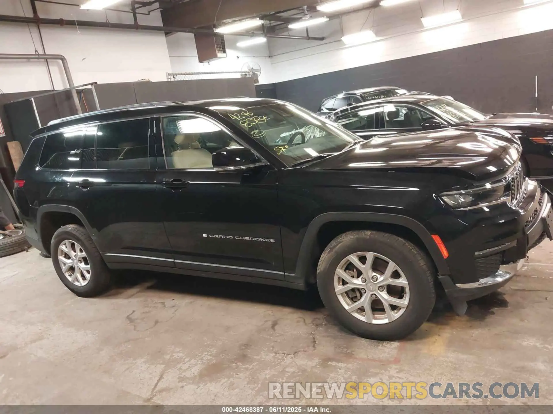 14 Photograph of a damaged car 1C4RJKBG9P8850568 JEEP GRAND CHEROKEE L 2023