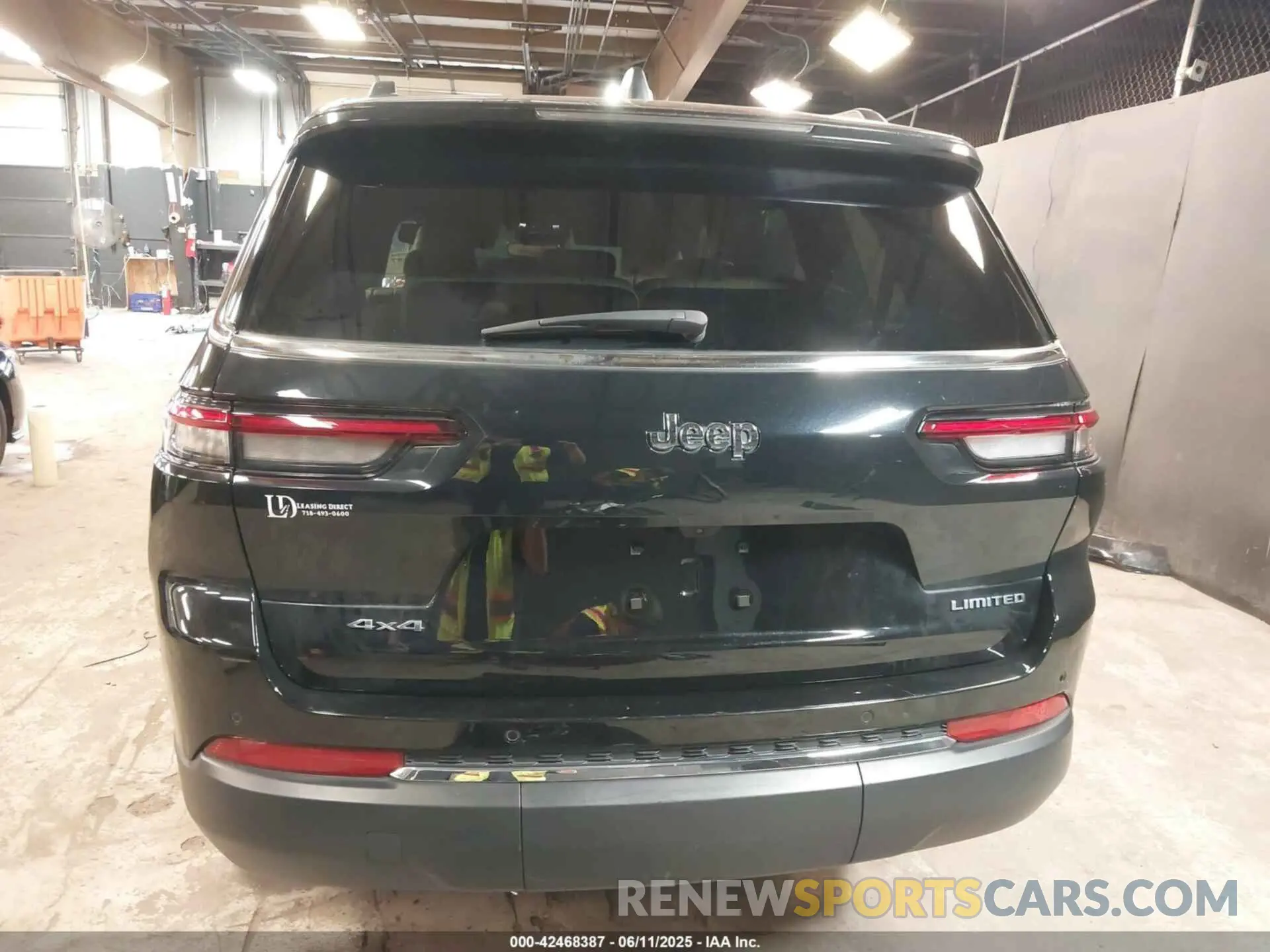 17 Photograph of a damaged car 1C4RJKBG9P8850568 JEEP GRAND CHEROKEE L 2023