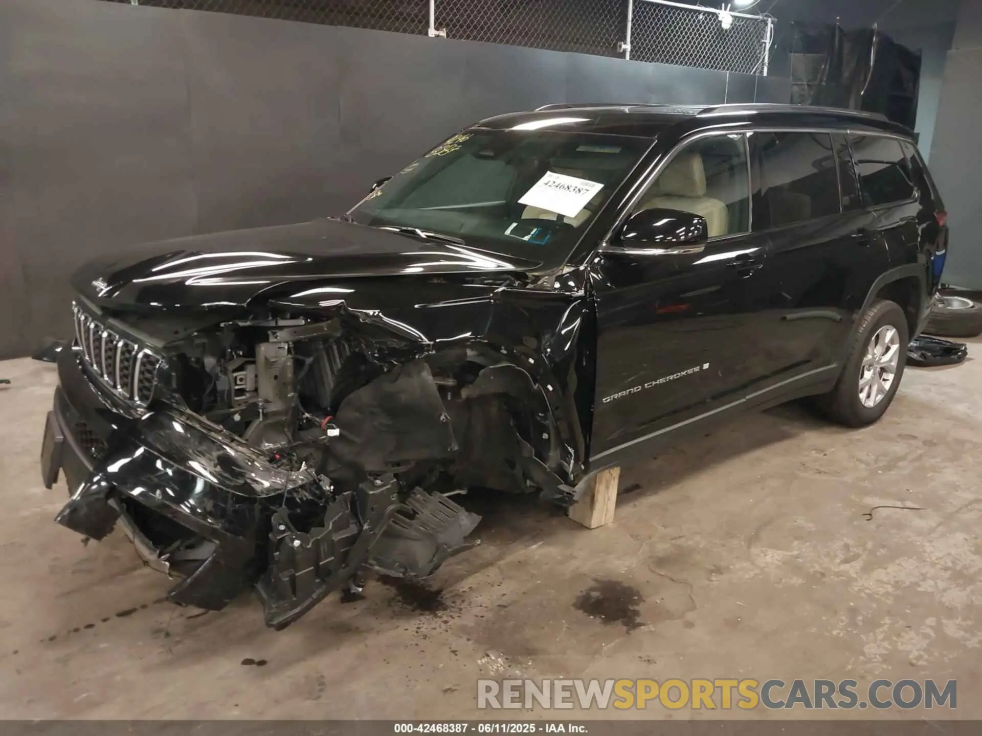 2 Photograph of a damaged car 1C4RJKBG9P8850568 JEEP GRAND CHEROKEE L 2023