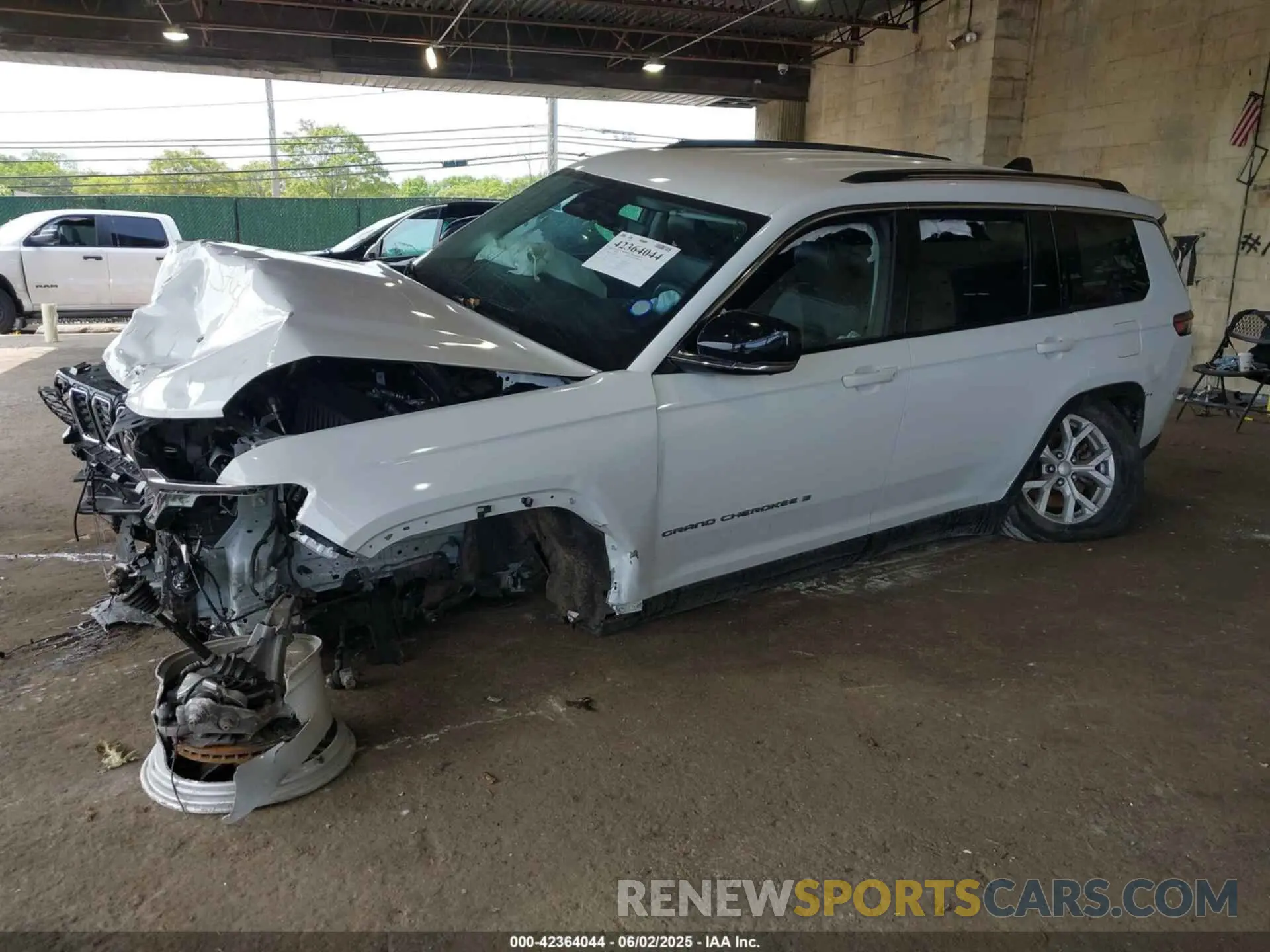 2 Photograph of a damaged car 1C4RJKBGXP8767666 JEEP GRAND CHEROKEE L 2023