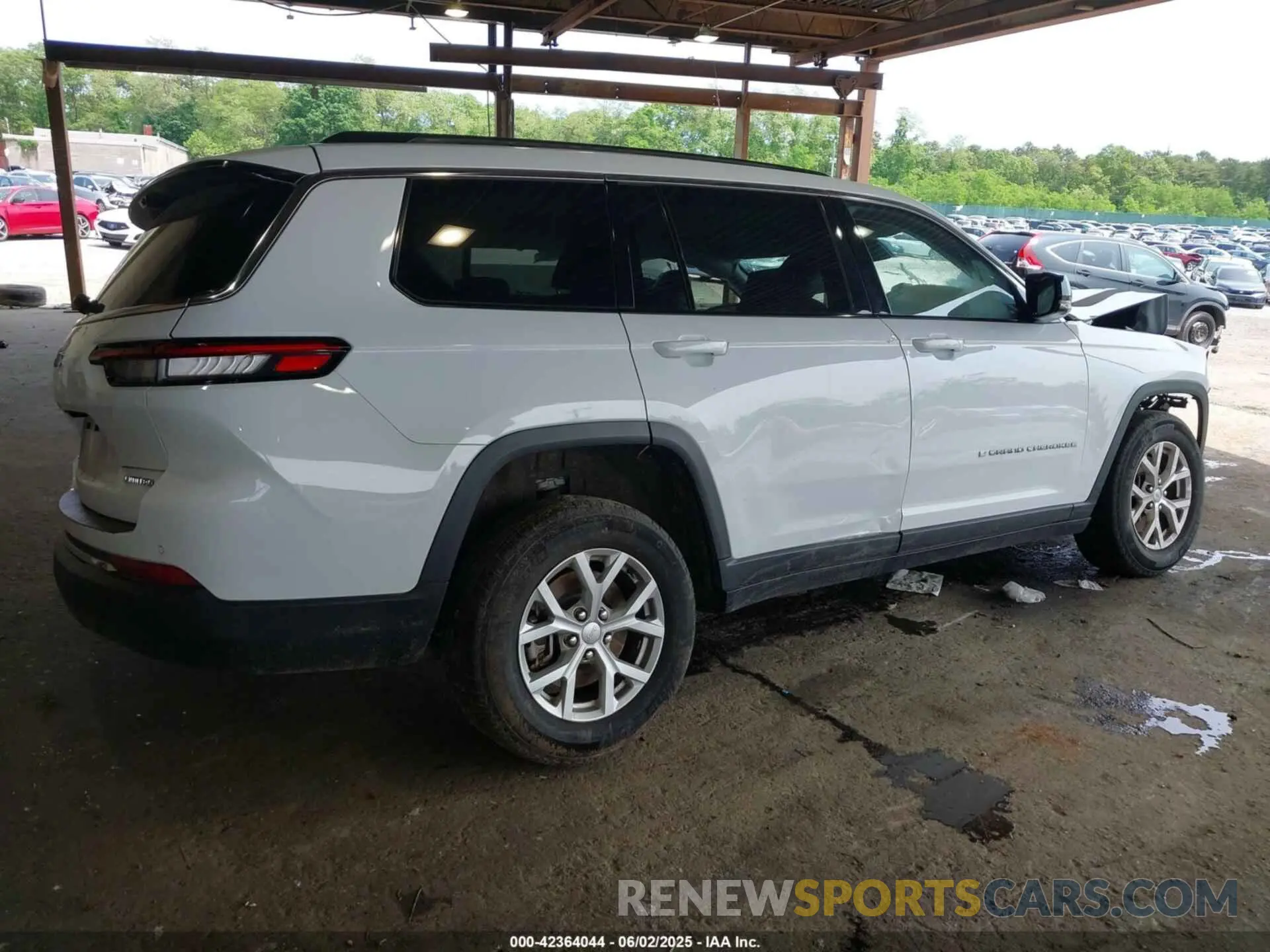 4 Photograph of a damaged car 1C4RJKBGXP8767666 JEEP GRAND CHEROKEE L 2023