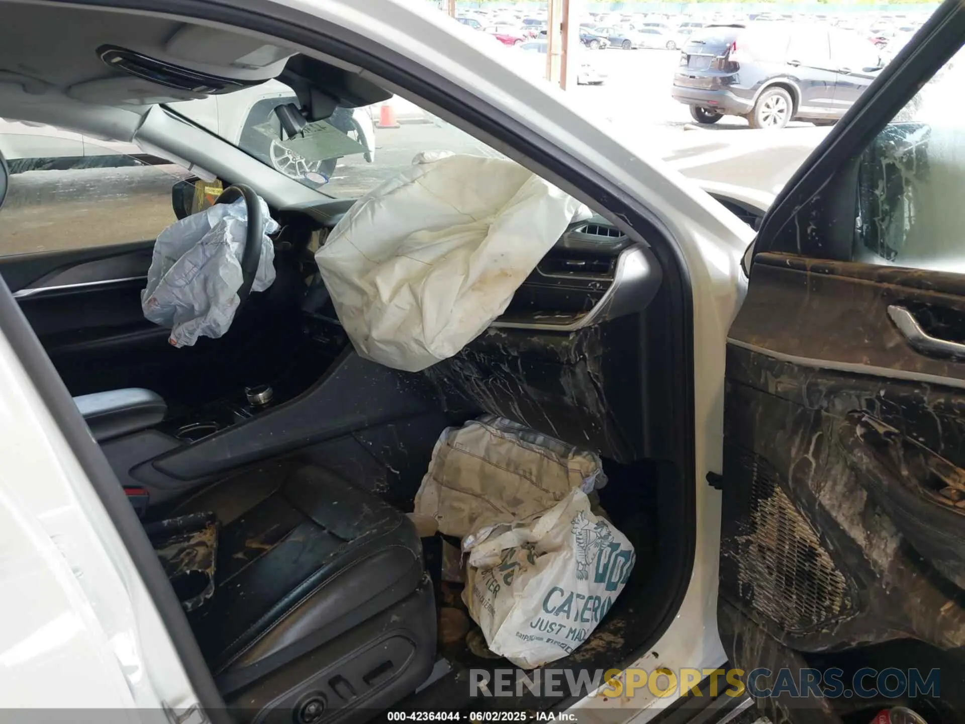 5 Photograph of a damaged car 1C4RJKBGXP8767666 JEEP GRAND CHEROKEE L 2023