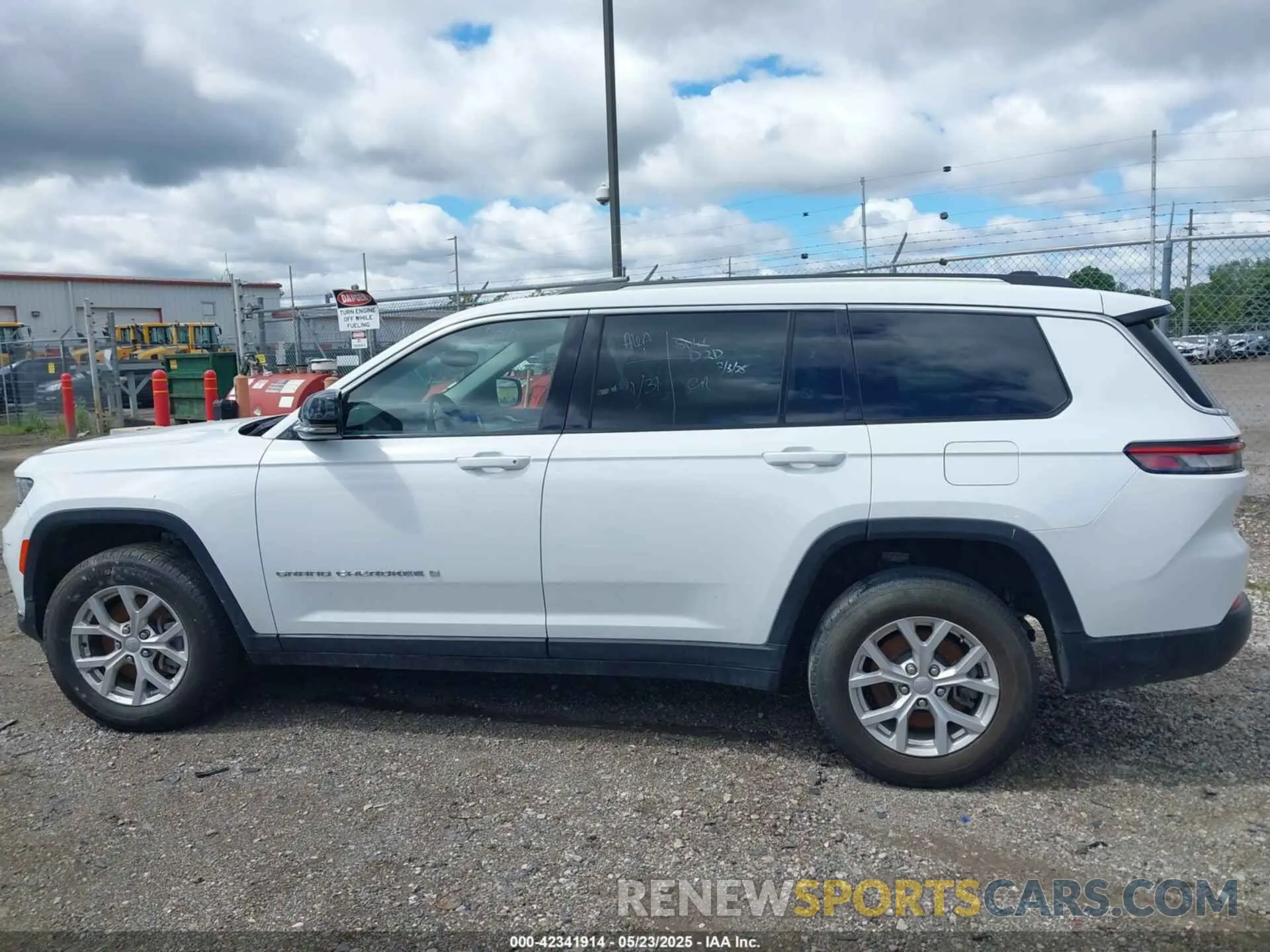 14 Photograph of a damaged car 1C4RJKBGXP8780661 JEEP GRAND CHEROKEE L 2023