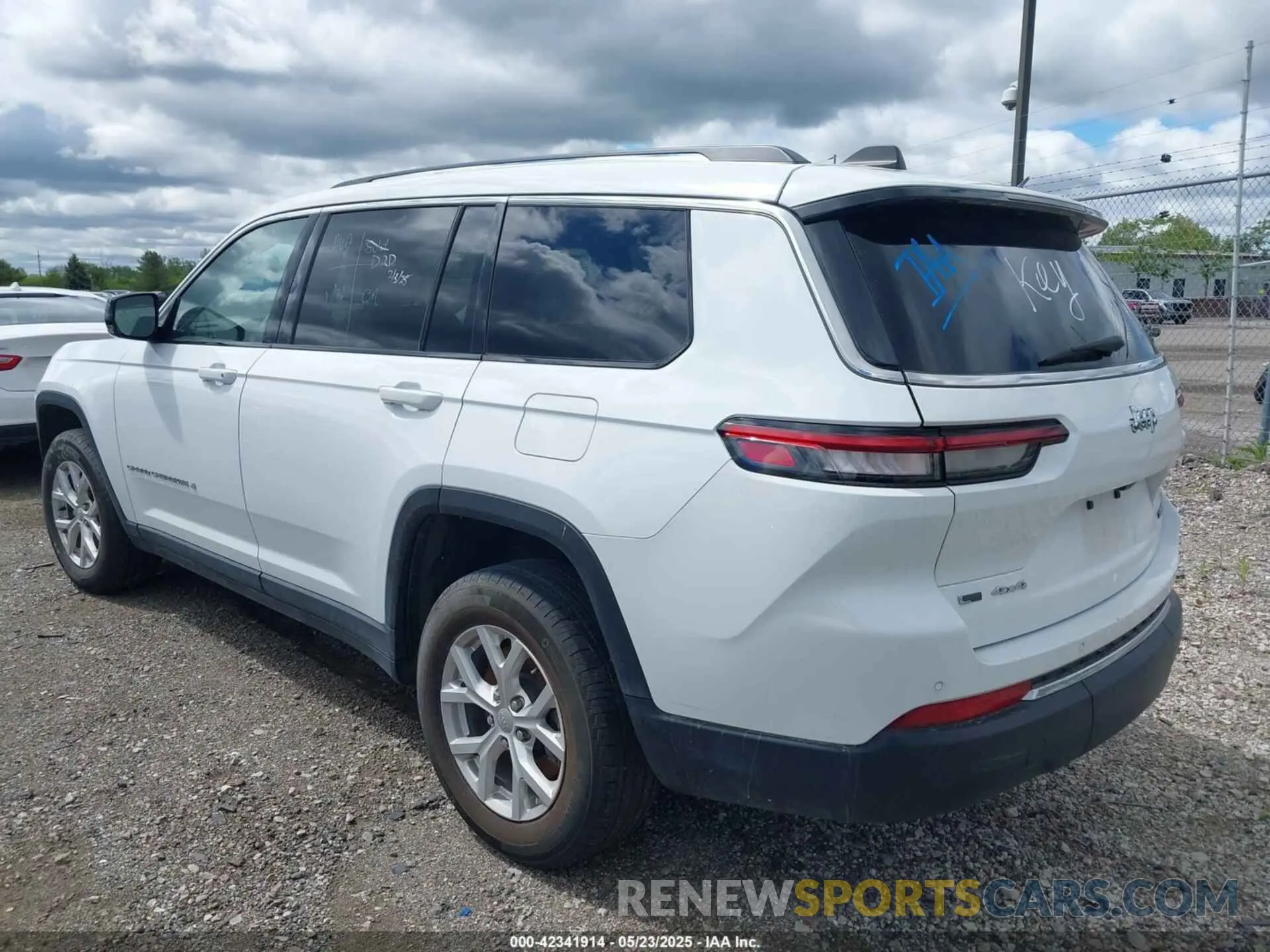 3 Photograph of a damaged car 1C4RJKBGXP8780661 JEEP GRAND CHEROKEE L 2023