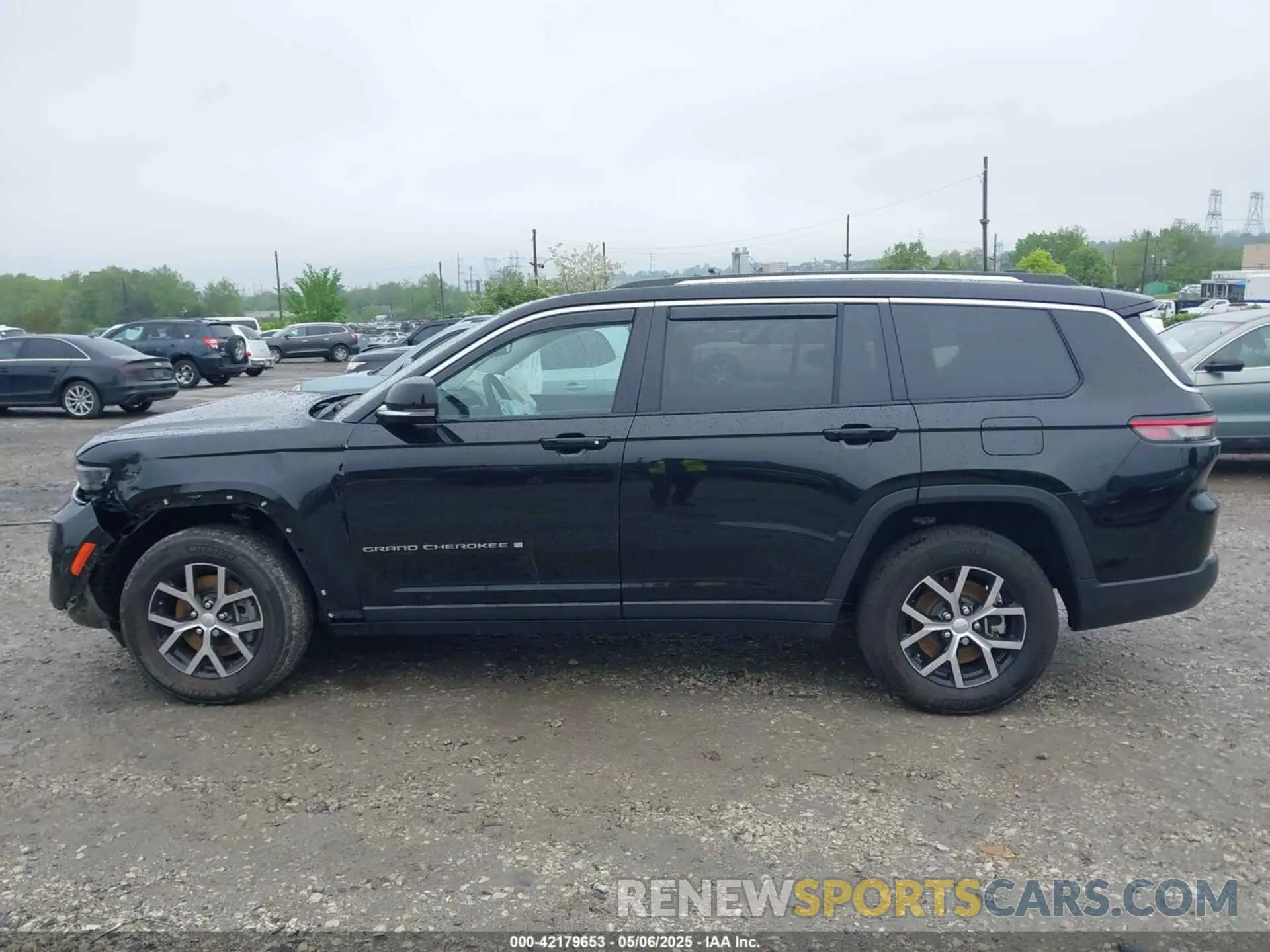 13 Photograph of a damaged car 1C4RJKBGXP8795290 JEEP GRAND CHEROKEE L 2023