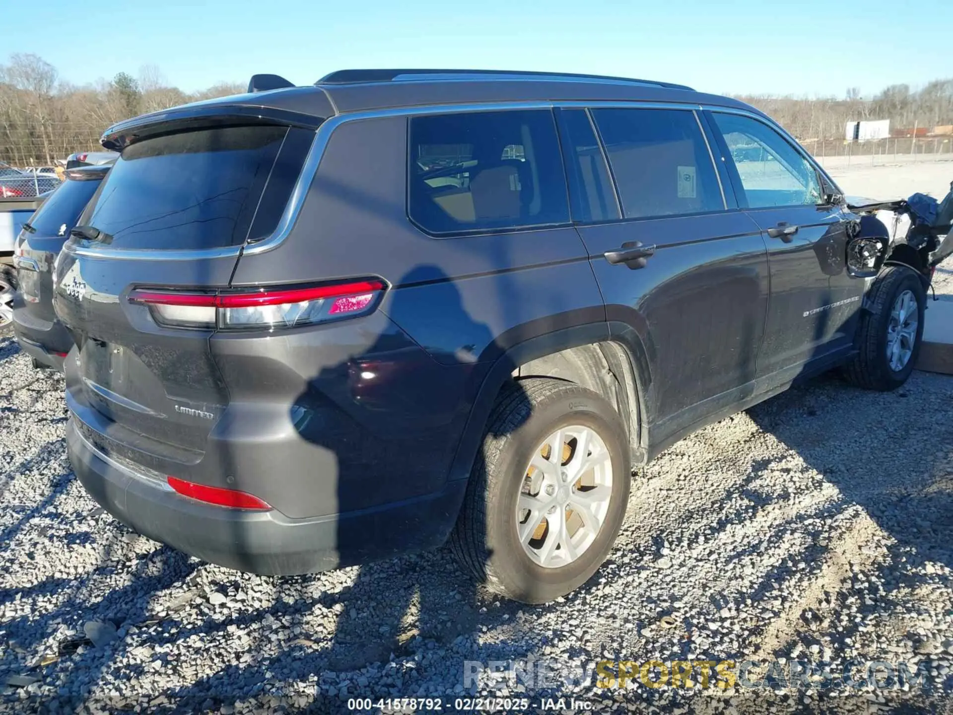 4 Photograph of a damaged car 1C4RJKBGXP8815733 JEEP GRAND CHEROKEE L 2023