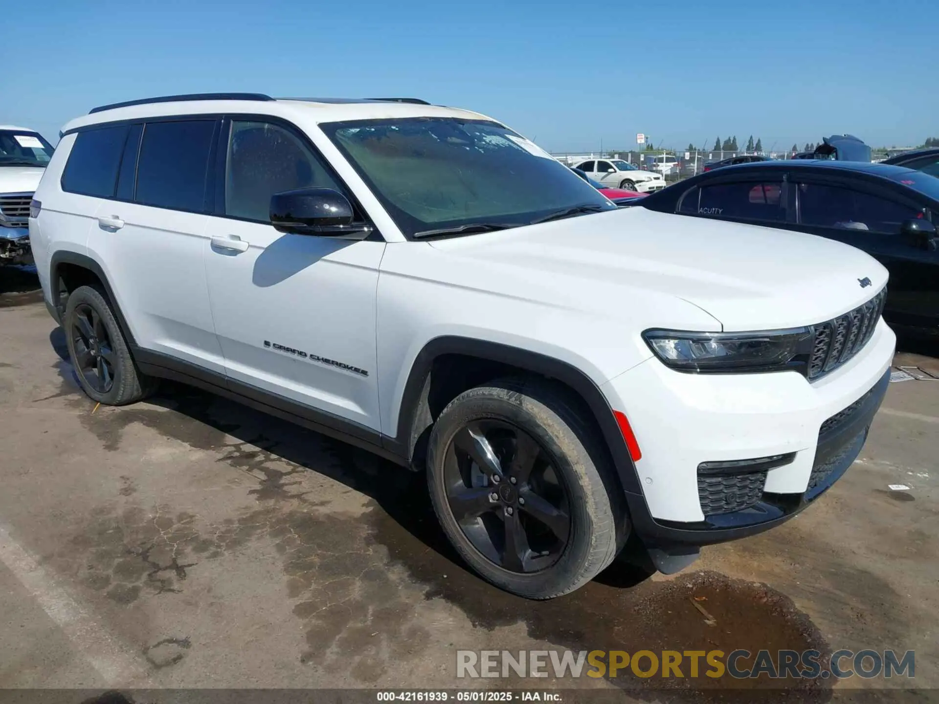 1 Photograph of a damaged car 1C4RJKBGXP8892800 JEEP GRAND CHEROKEE L 2023