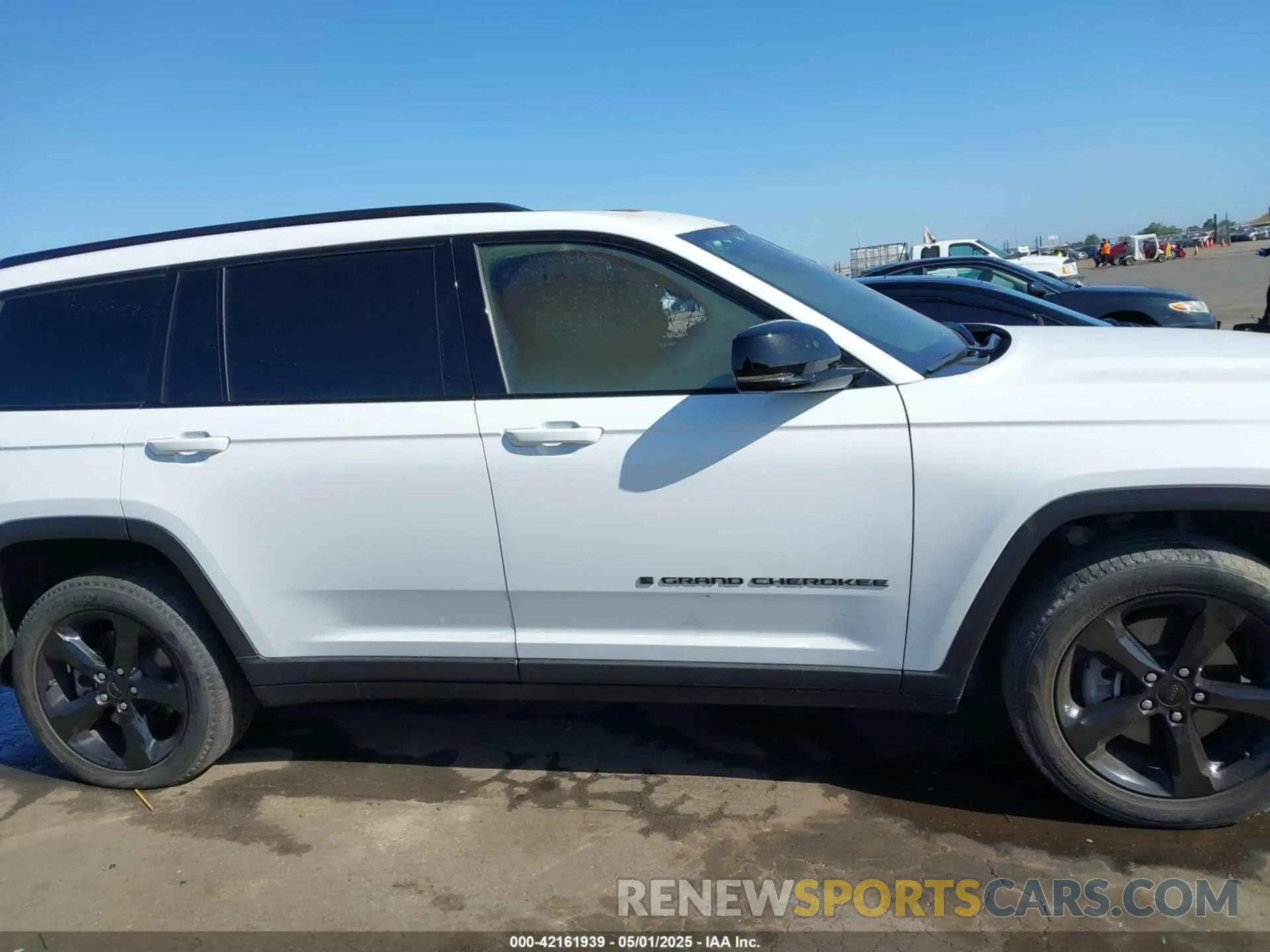 12 Photograph of a damaged car 1C4RJKBGXP8892800 JEEP GRAND CHEROKEE L 2023