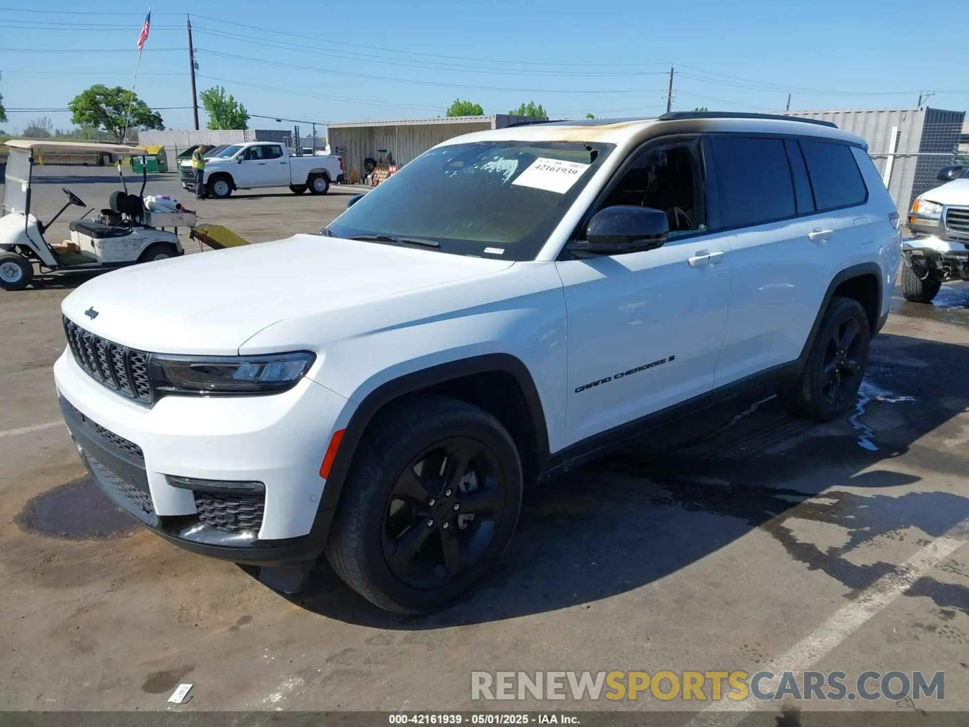 2 Photograph of a damaged car 1C4RJKBGXP8892800 JEEP GRAND CHEROKEE L 2023