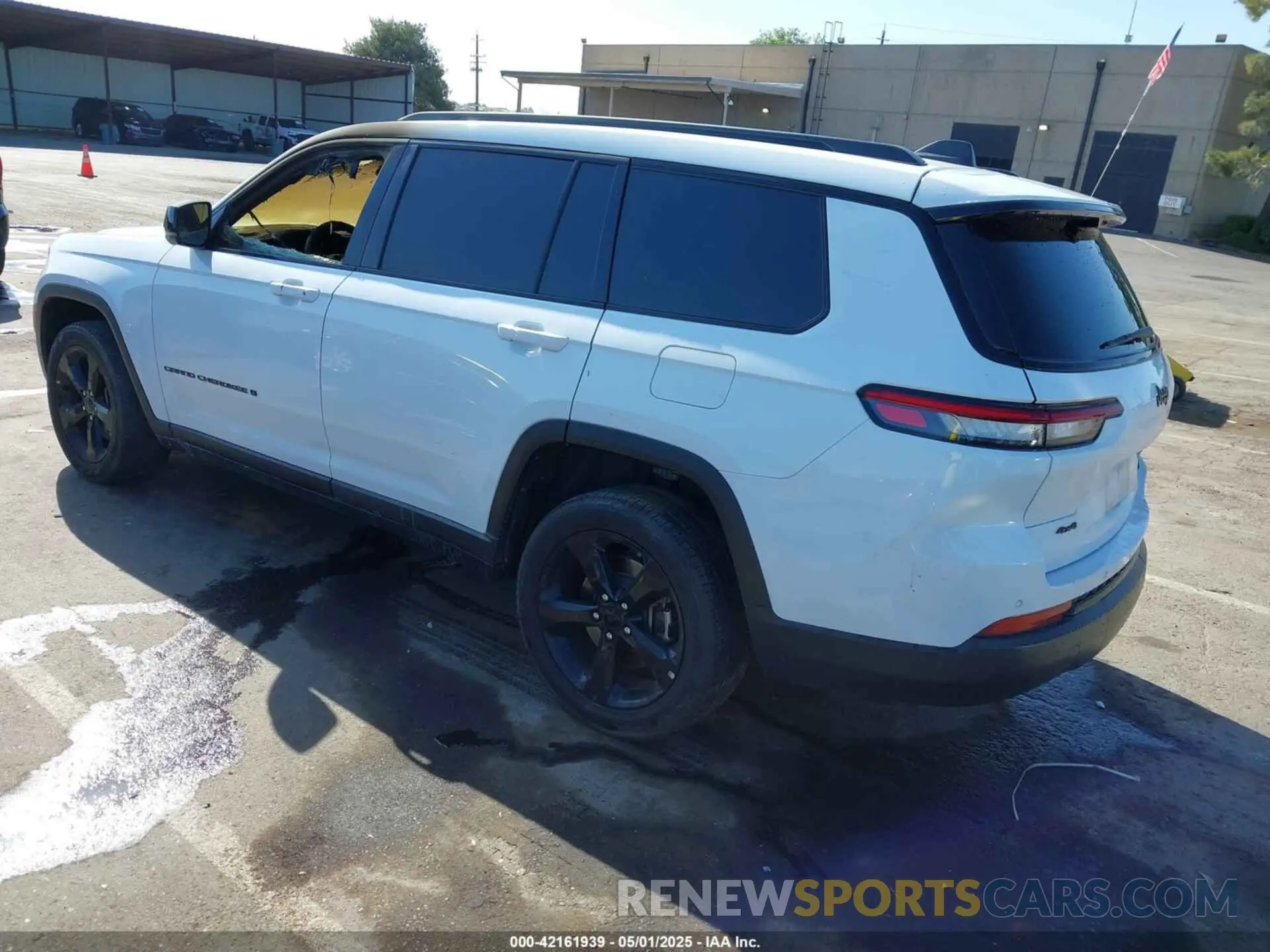 3 Photograph of a damaged car 1C4RJKBGXP8892800 JEEP GRAND CHEROKEE L 2023