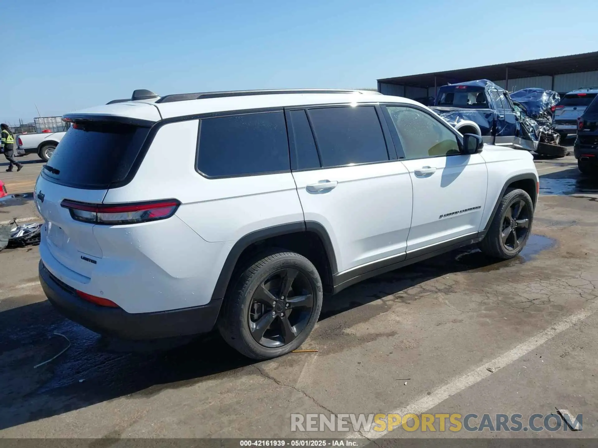 4 Photograph of a damaged car 1C4RJKBGXP8892800 JEEP GRAND CHEROKEE L 2023