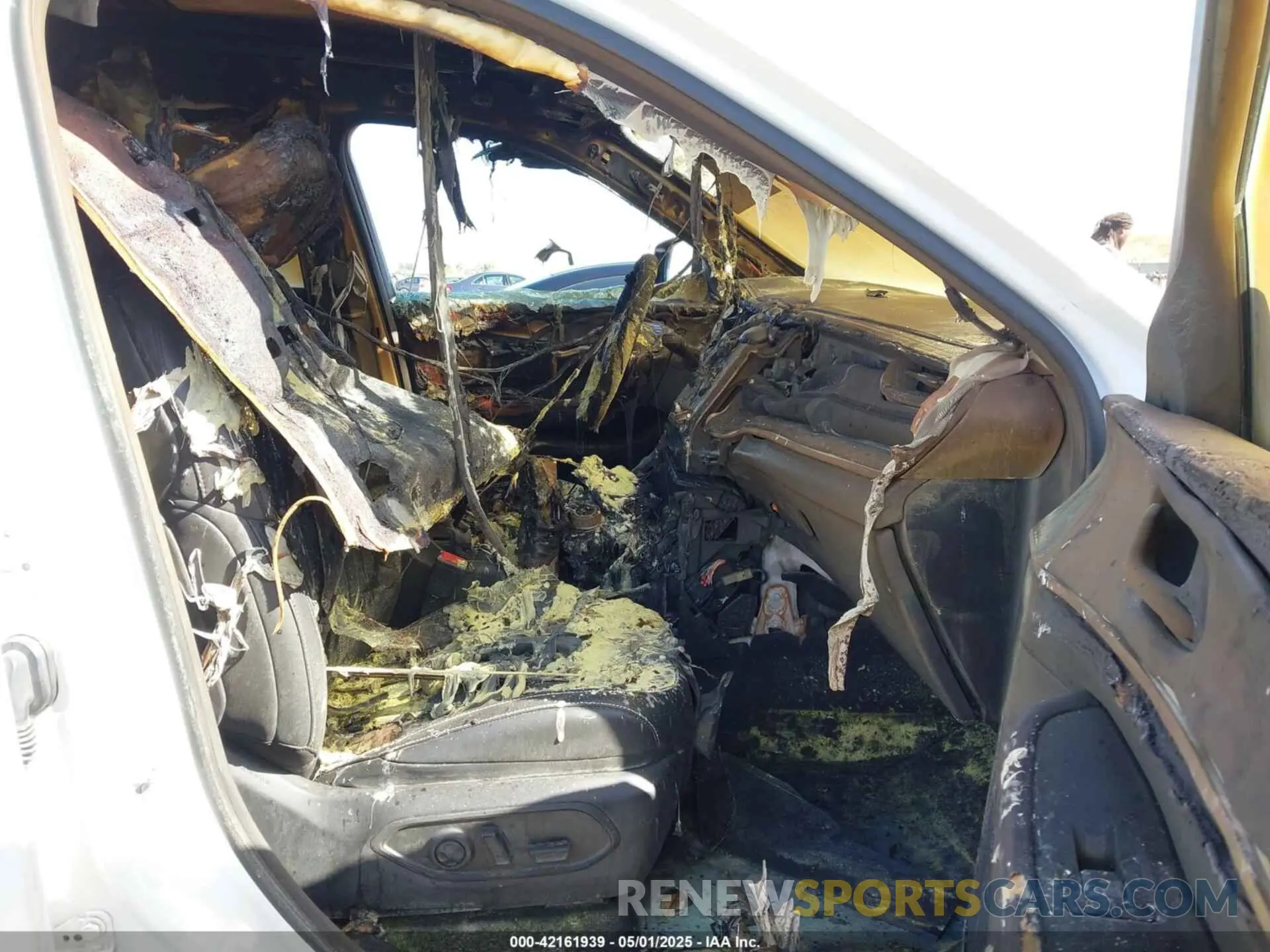 5 Photograph of a damaged car 1C4RJKBGXP8892800 JEEP GRAND CHEROKEE L 2023