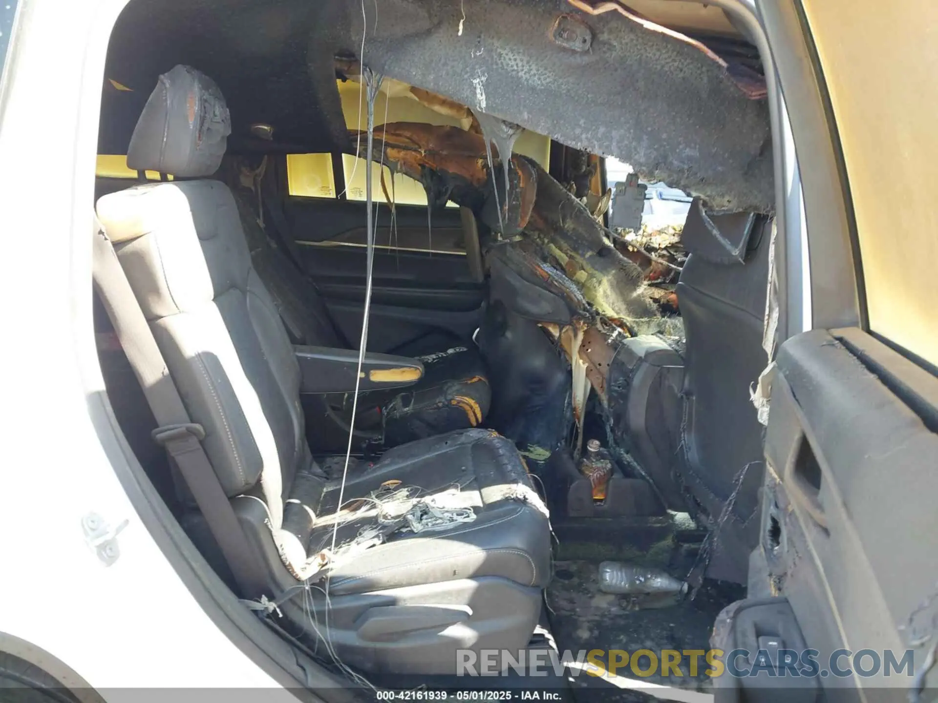 8 Photograph of a damaged car 1C4RJKBGXP8892800 JEEP GRAND CHEROKEE L 2023