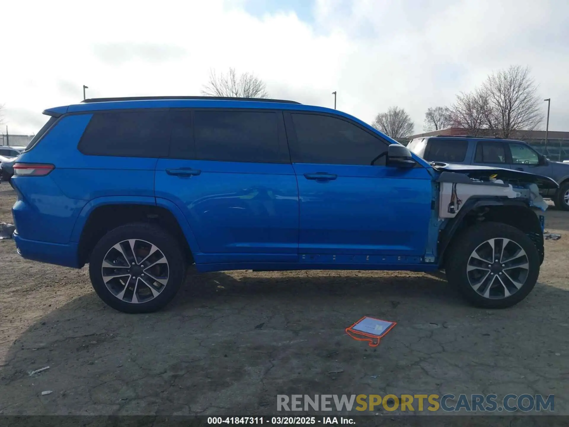 13 Photograph of a damaged car 1C4RJKDG0P8731272 JEEP GRAND CHEROKEE L 2023
