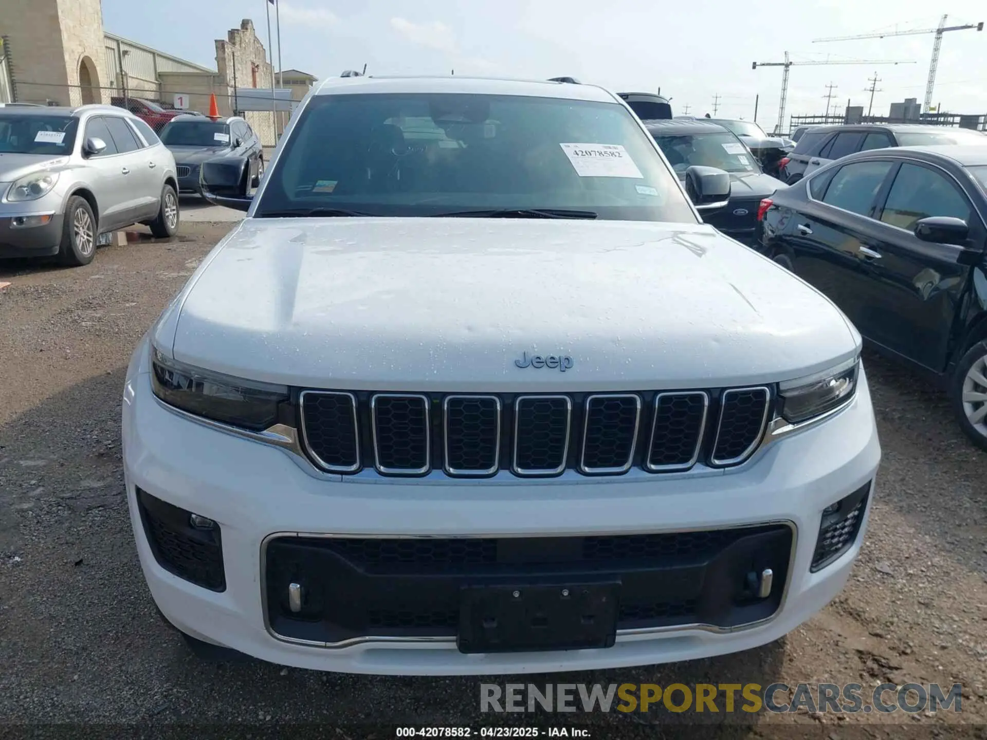 12 Photograph of a damaged car 1C4RJKDG1P8825368 JEEP GRAND CHEROKEE L 2023