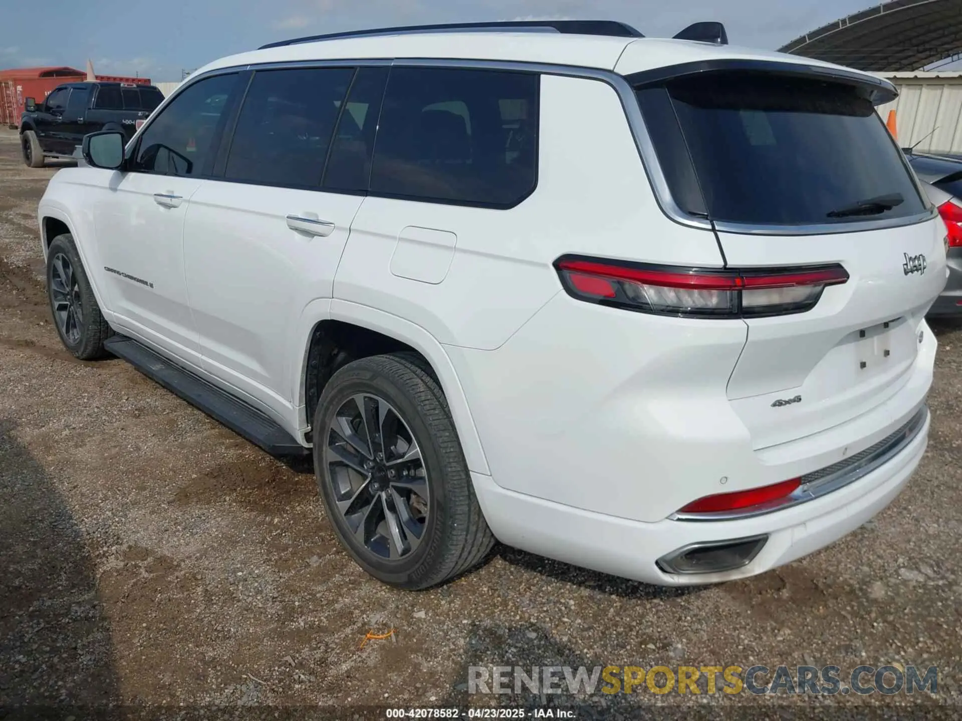 3 Photograph of a damaged car 1C4RJKDG1P8825368 JEEP GRAND CHEROKEE L 2023