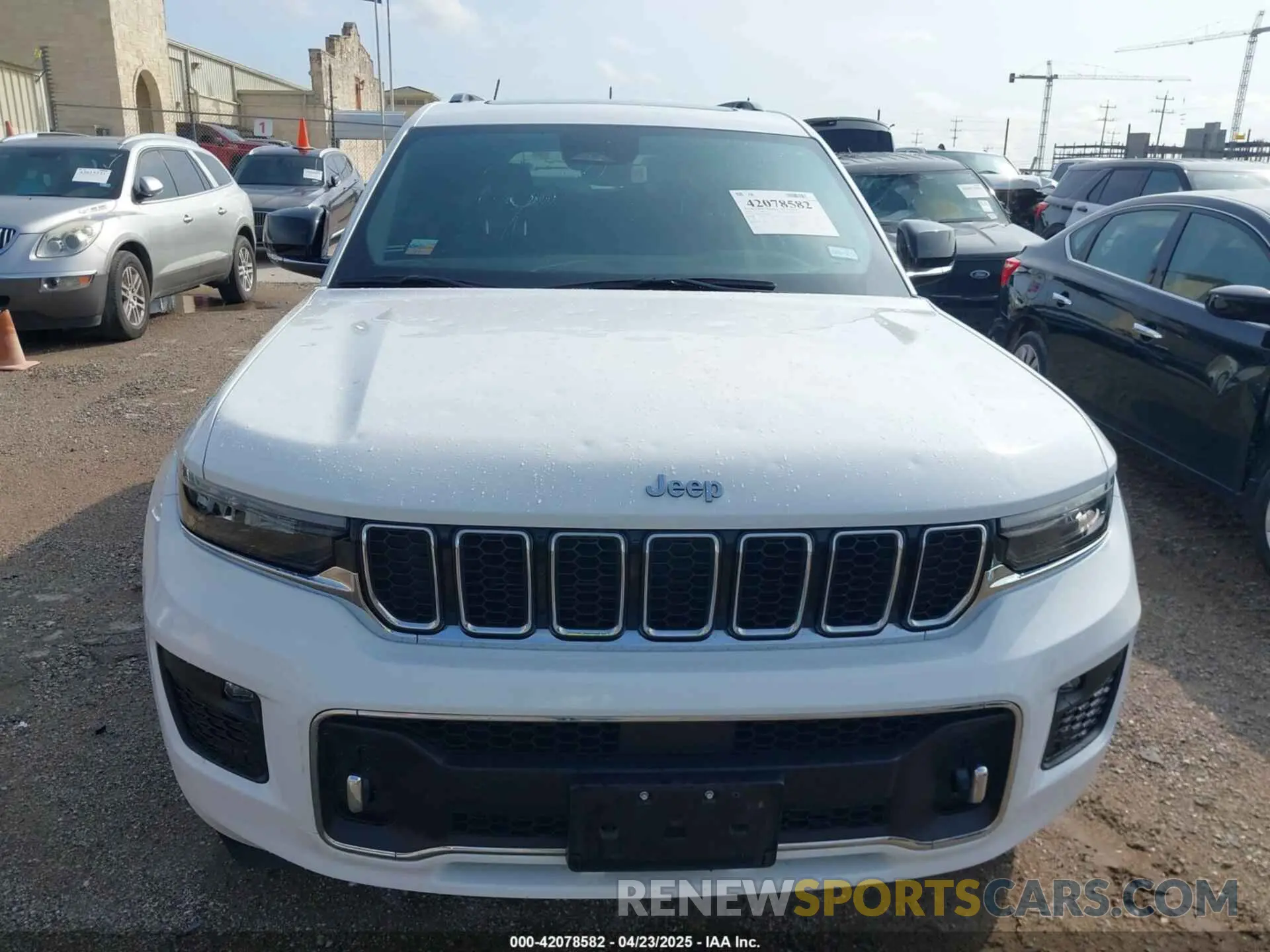 6 Photograph of a damaged car 1C4RJKDG1P8825368 JEEP GRAND CHEROKEE L 2023